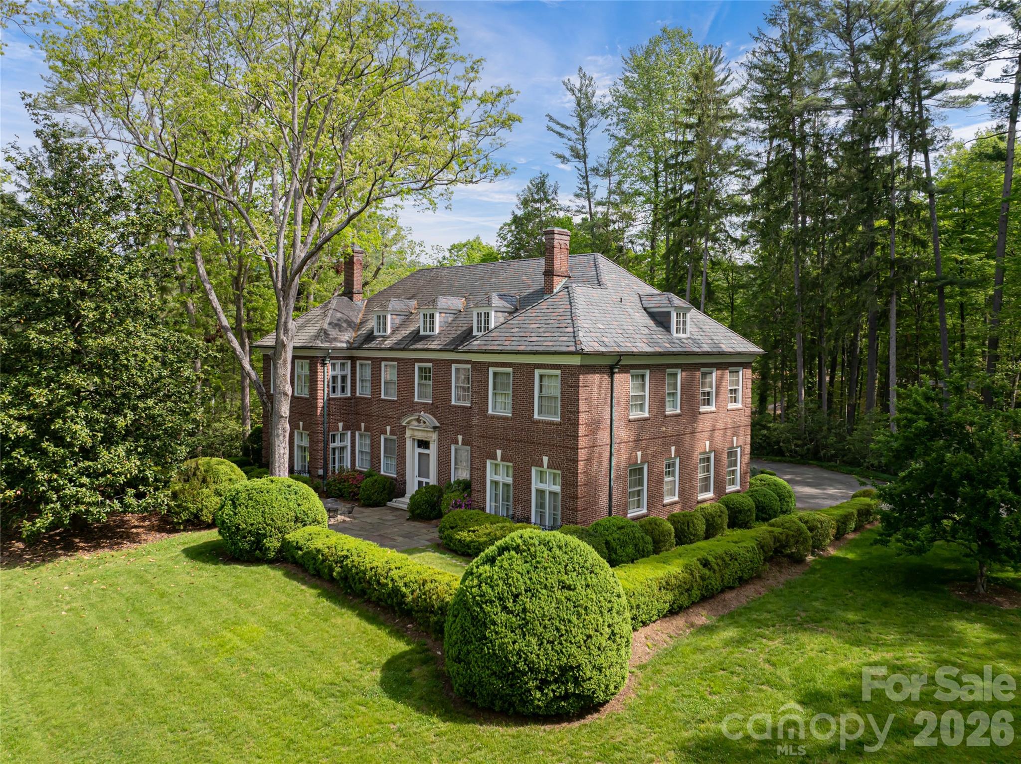 407 Vanderbilt Road, Asheville, photo 1 of 8