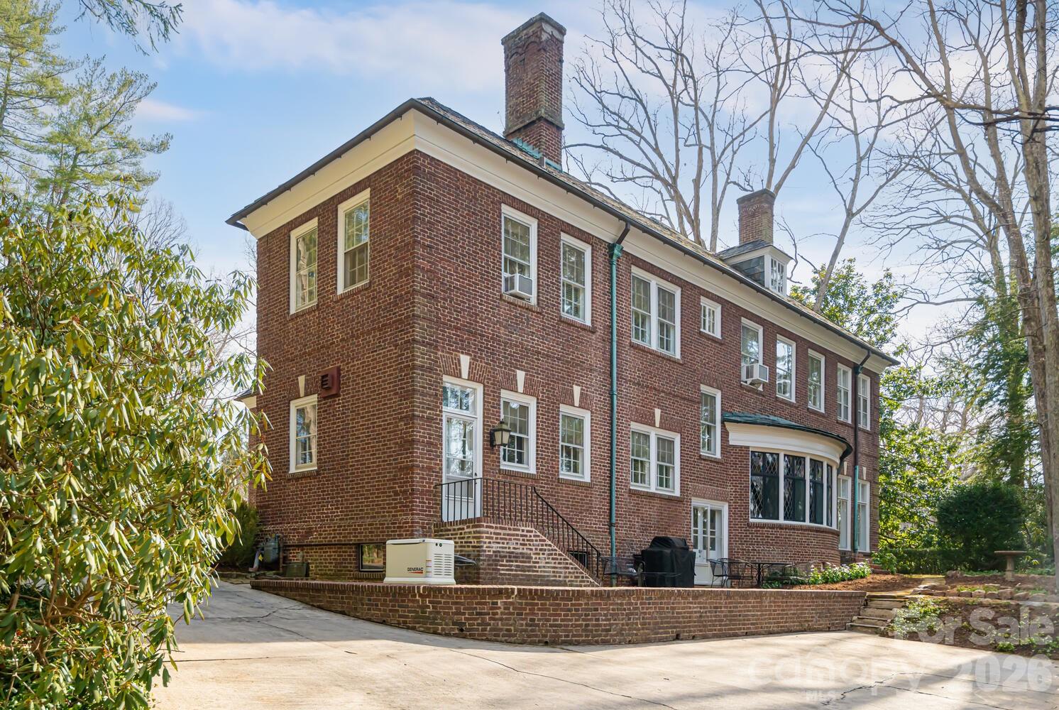 407 Vanderbilt Road, Asheville, photo 5 of 8