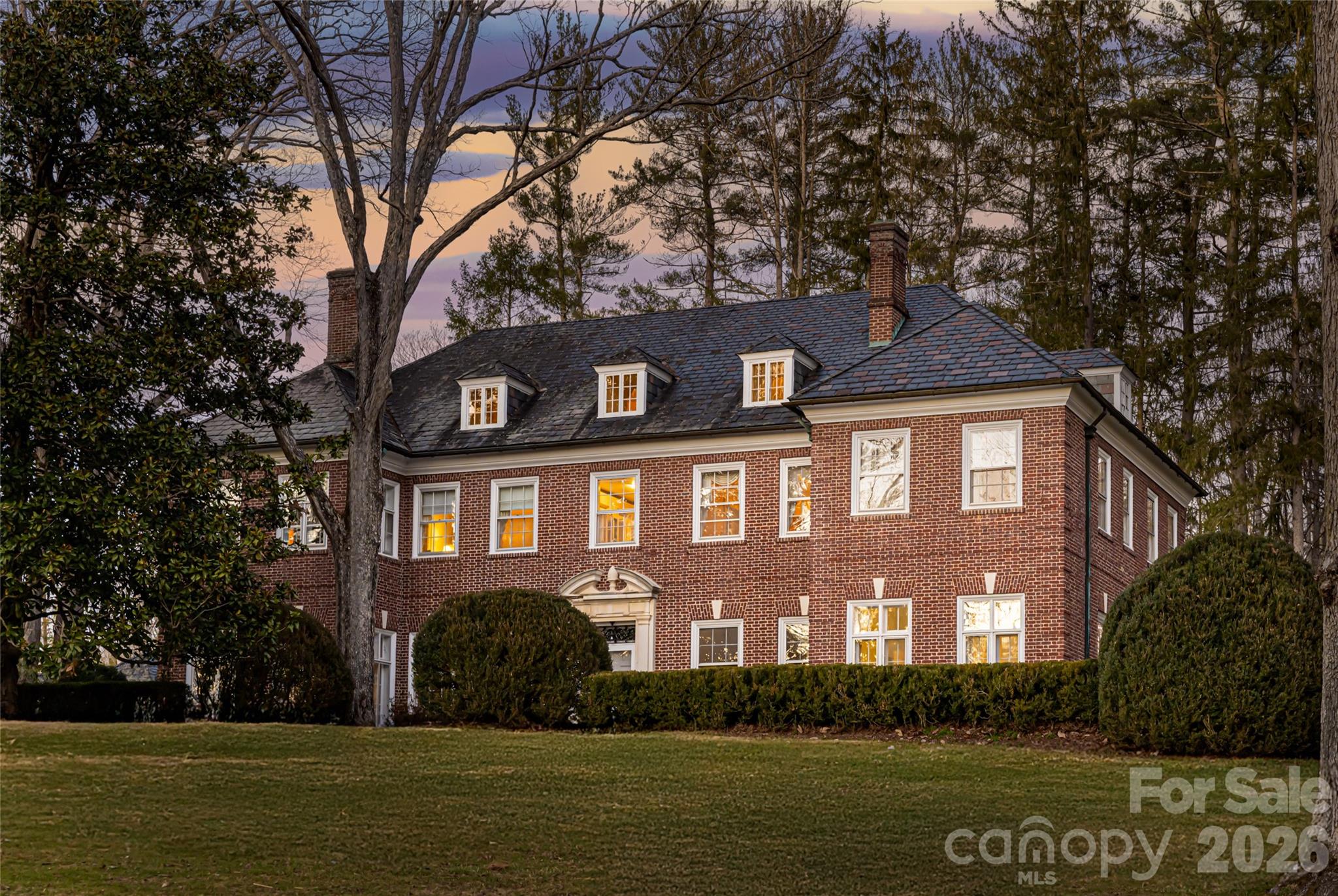 407 Vanderbilt Road, Asheville, photo 2 of 8