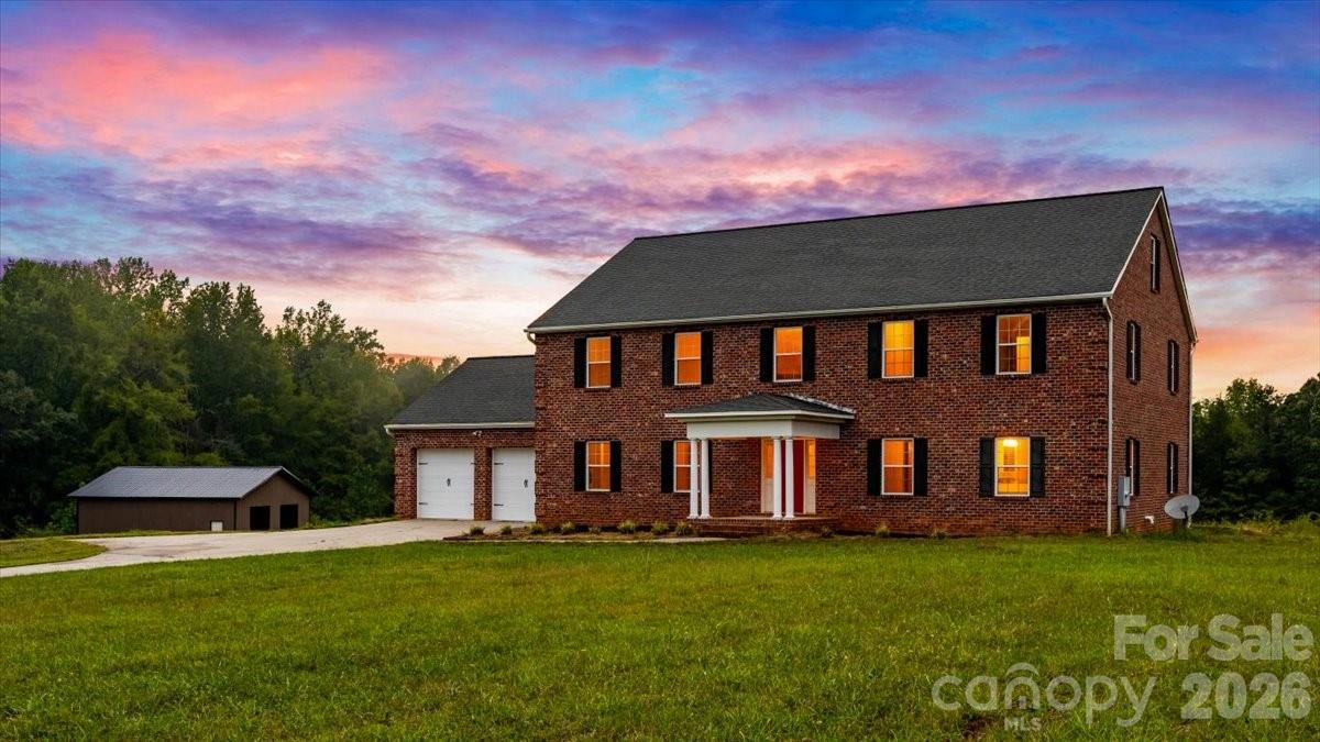 2536 Tyro Road, Lexington, photo 2 of 8