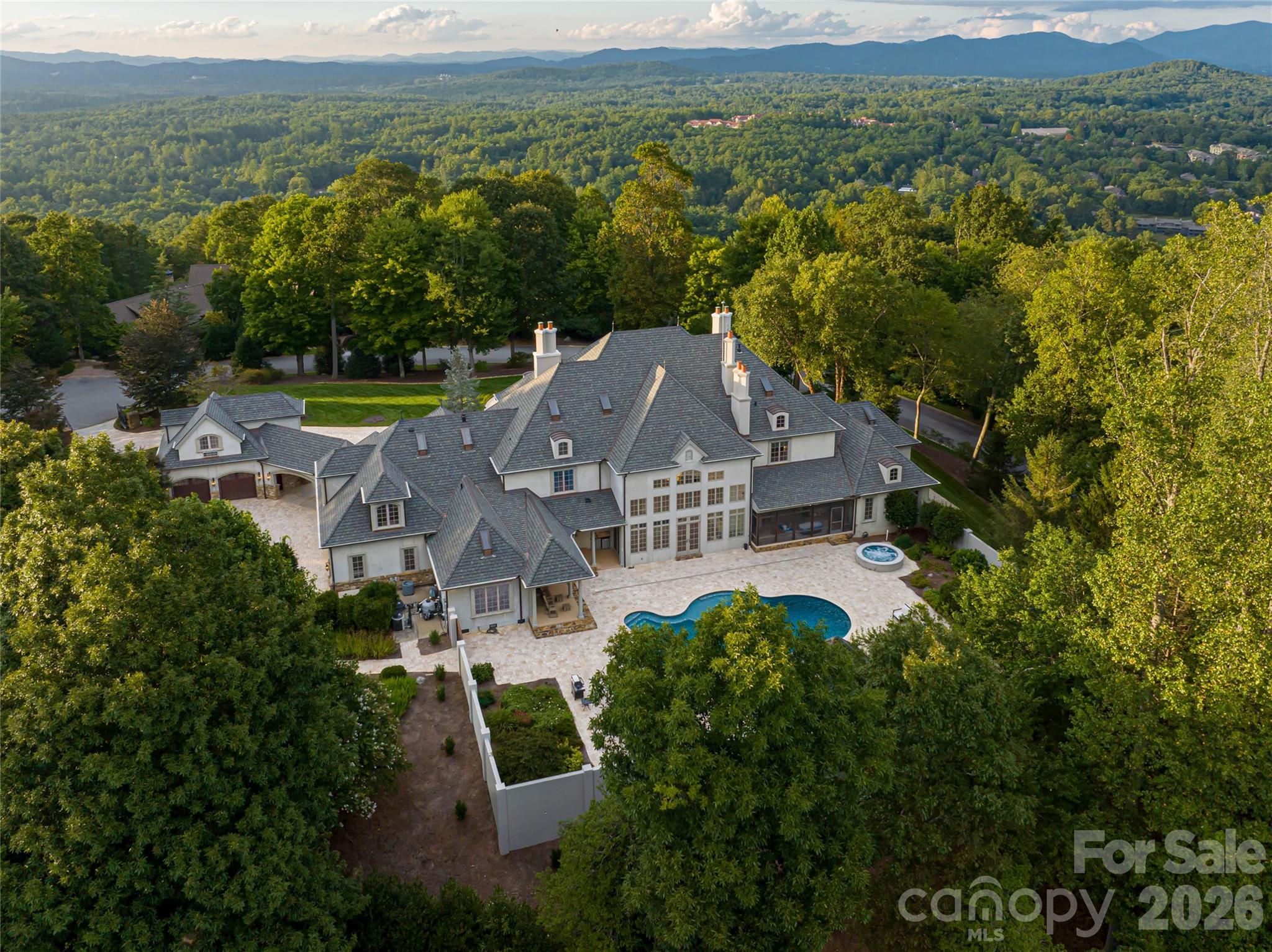 316 S Braeside Court, Asheville, photo 3 of 8