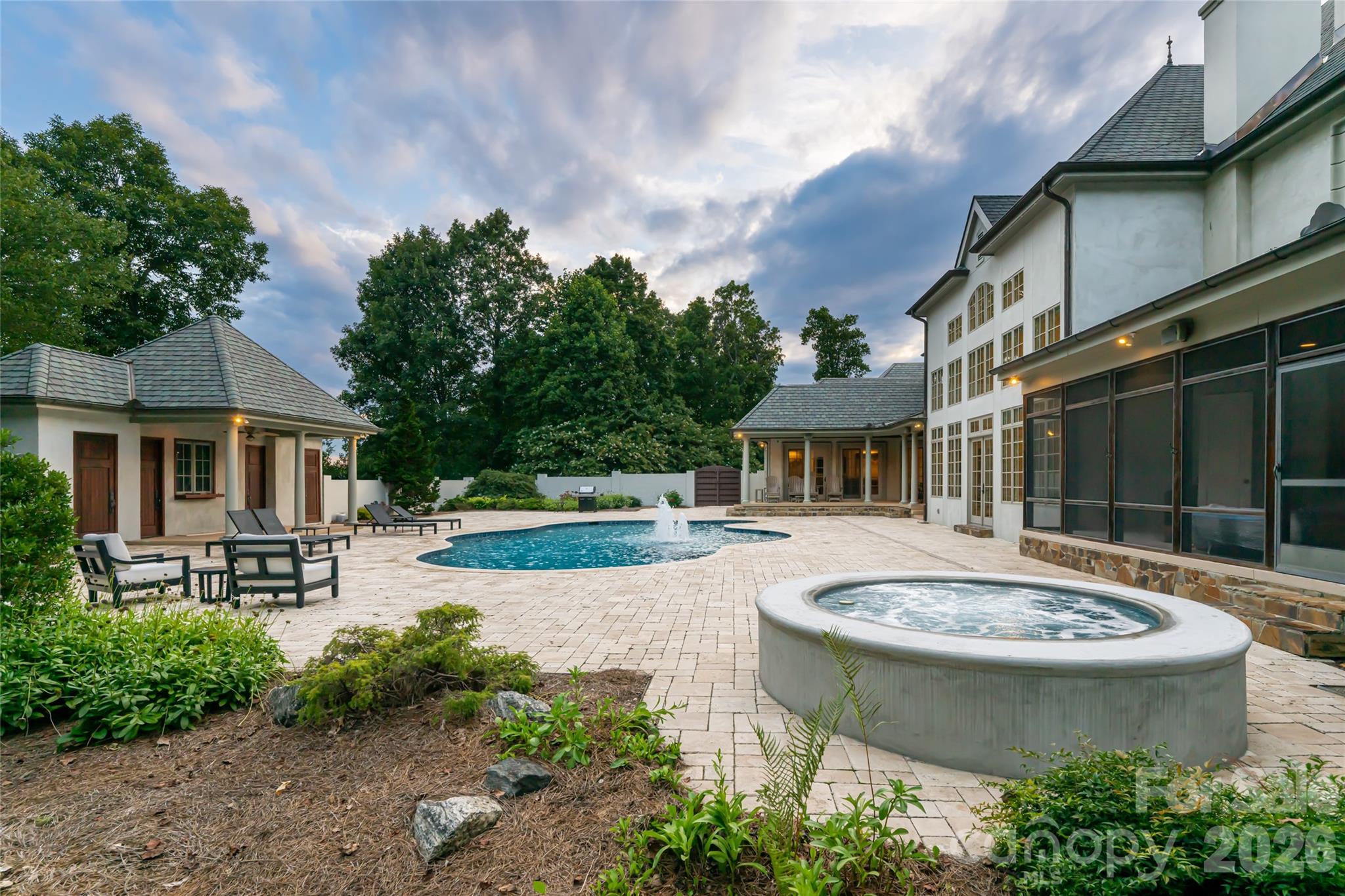 316 S Braeside Court, Asheville, photo 4 of 8