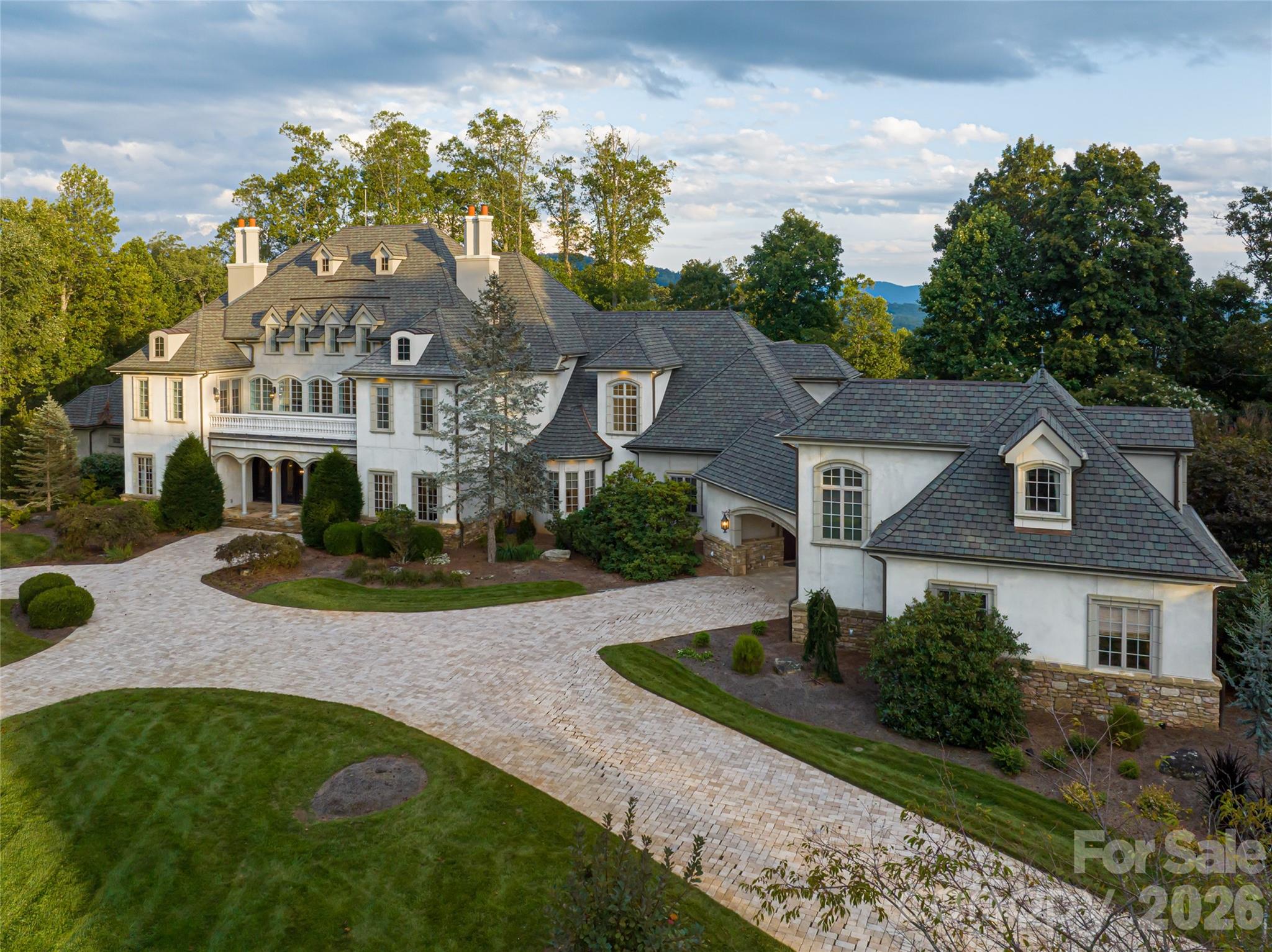 316 S Braeside Court, Asheville, photo 2 of 8
