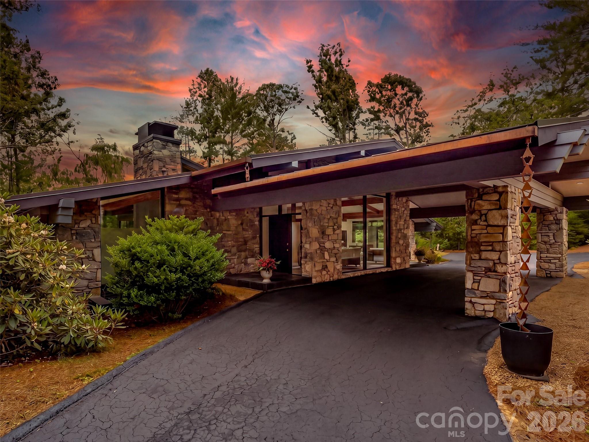 3 Holly Hill Road, Biltmore Forest, photo 1 of 8