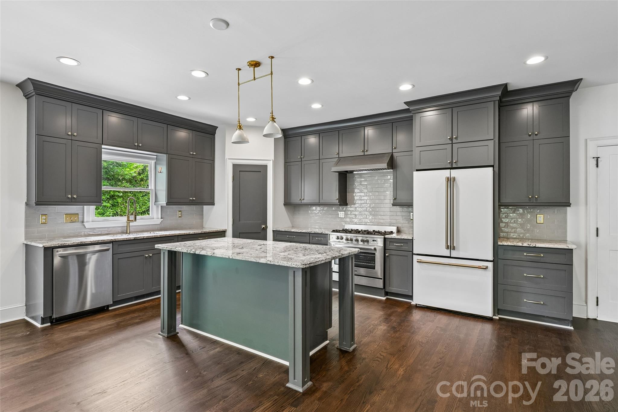 5609 Camilla Drive, Charlotte, photo 2 of 8