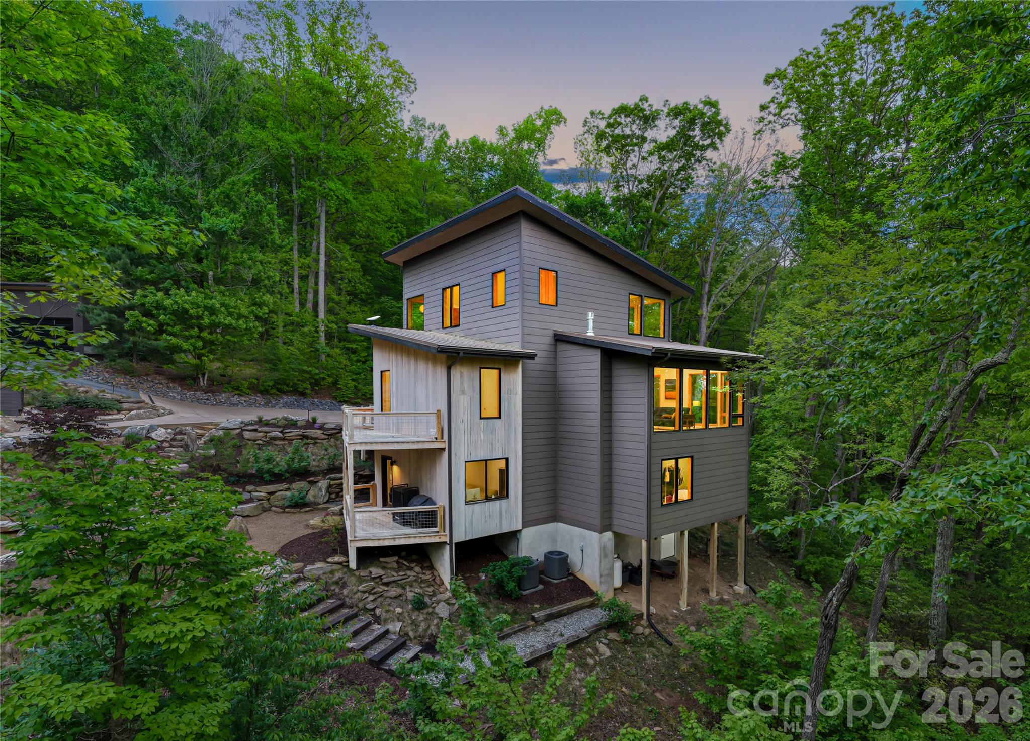 77 Mcintyre Drive, Asheville, photo 3 of 8