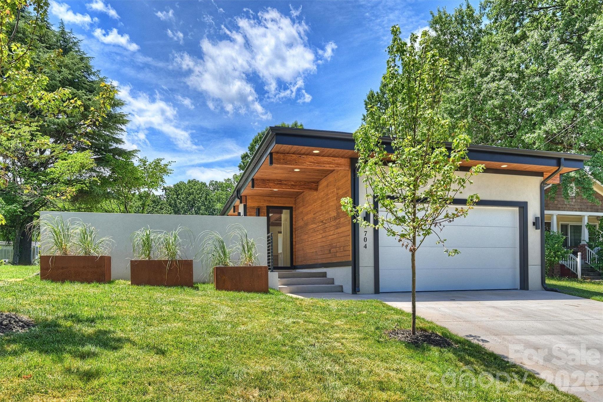 704 Charles Avenue, Charlotte, photo 1 of 8