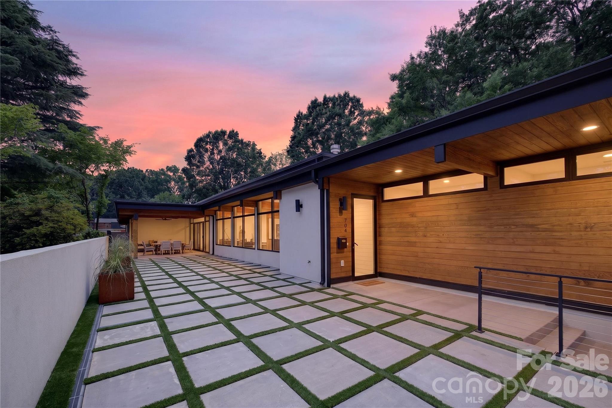 704 Charles Avenue, Charlotte, photo 3 of 8
