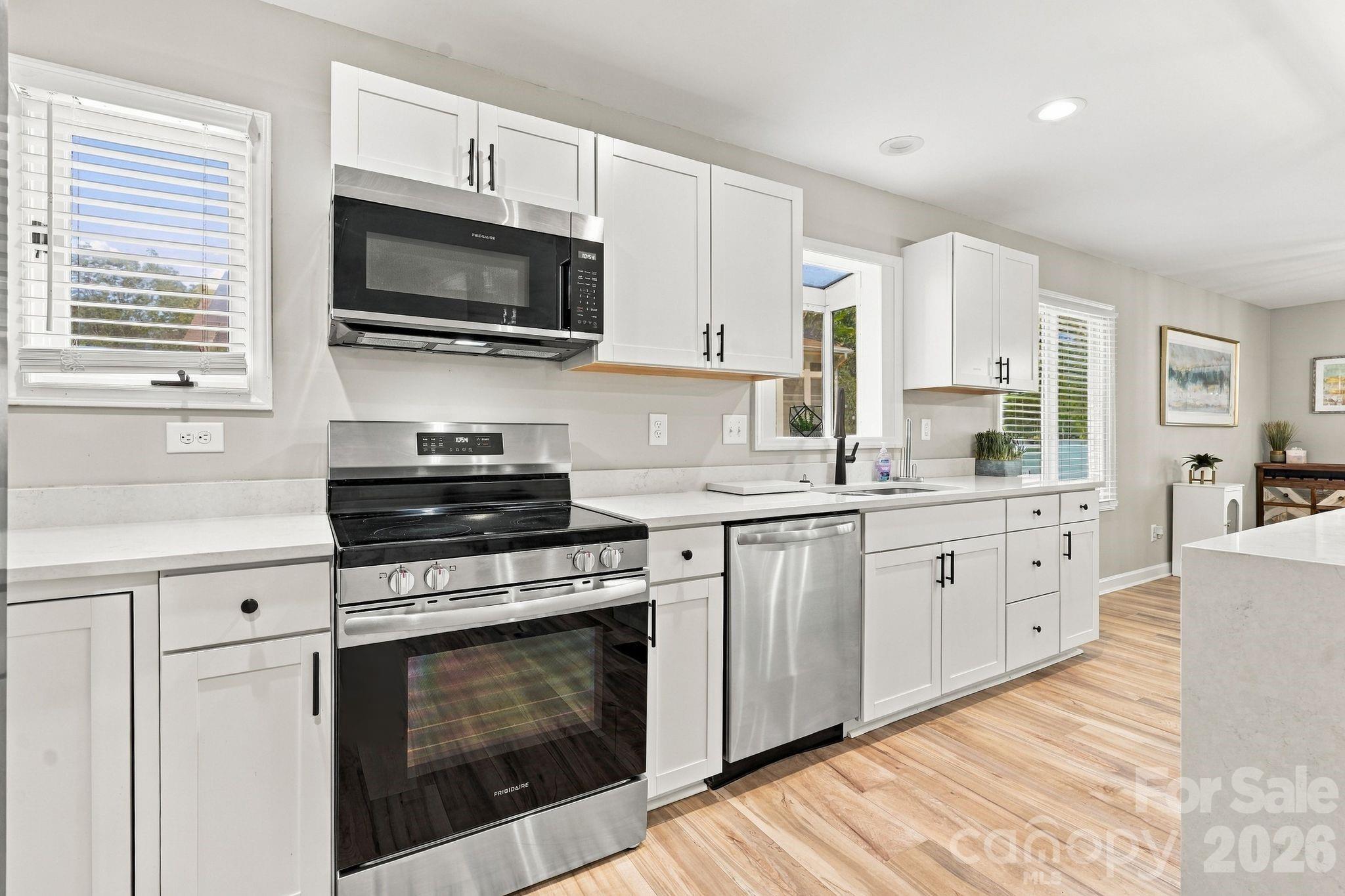 4954 Moonlite Bay Drive, Sherrills Ford, photo 6 of 8