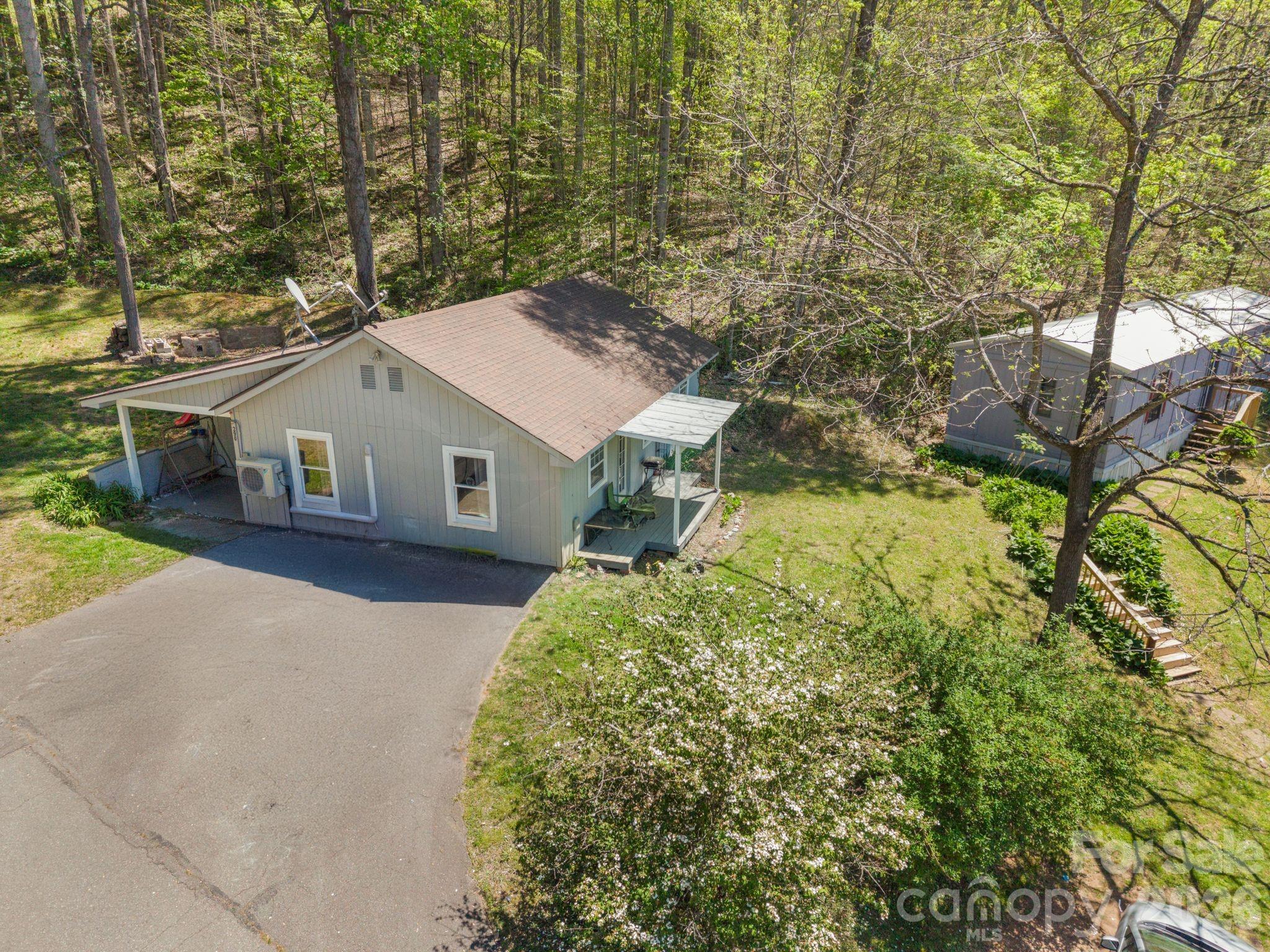 290 Hookers Gap Road, Candler, photo 2 of 8