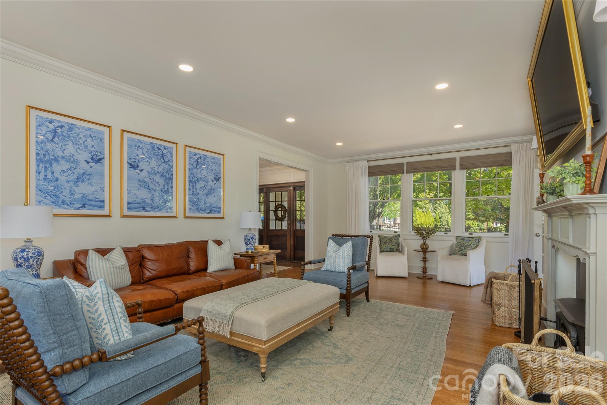 200 Kimberly Avenue, Asheville, photo 4 of 8