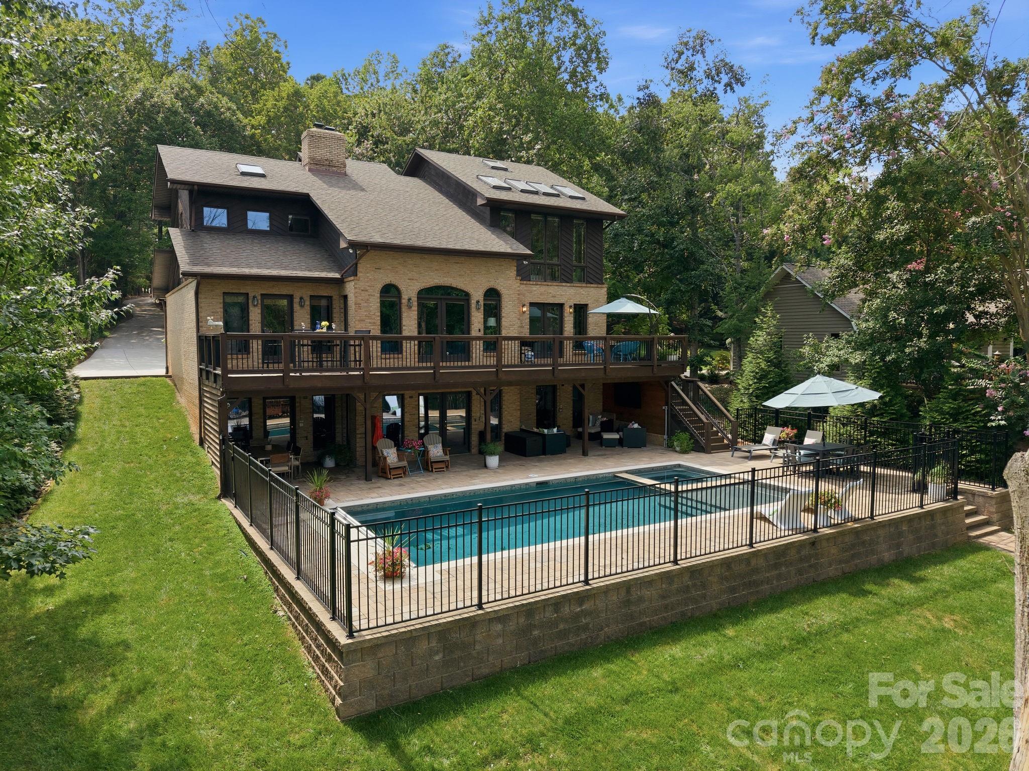 20334 Bethelwood Lane, Cornelius, photo 2 of 8