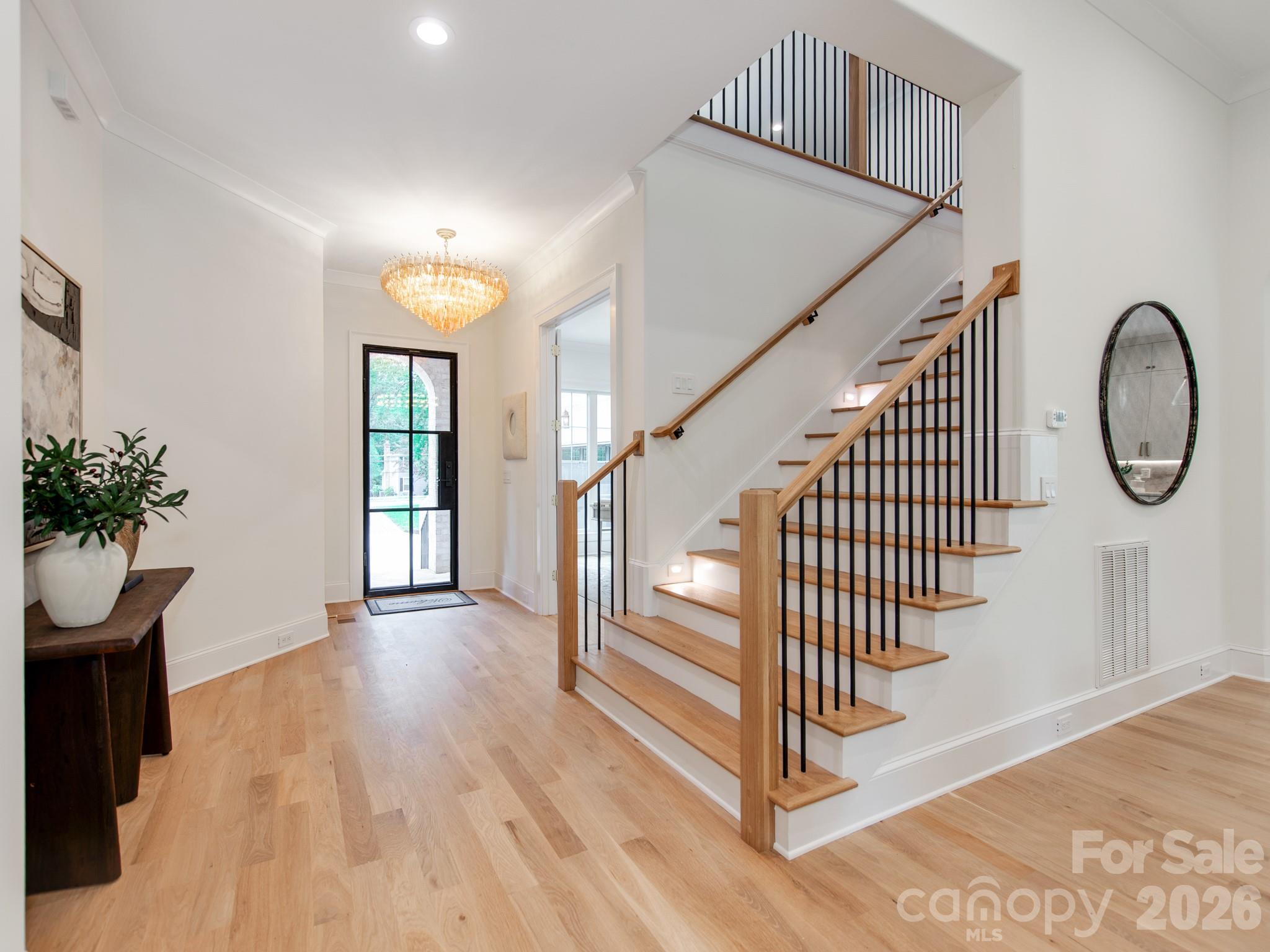 4627 Water Oak Road, Charlotte, photo 2 of 8