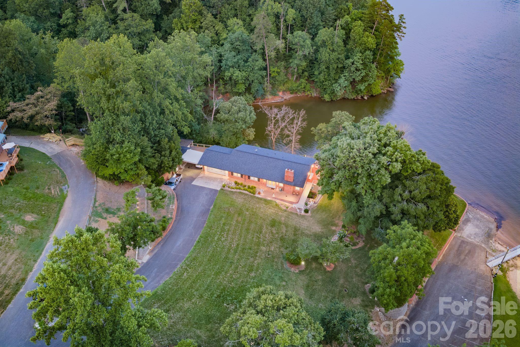 6296 Southlake Drive, Hickory, photo 2 of 8