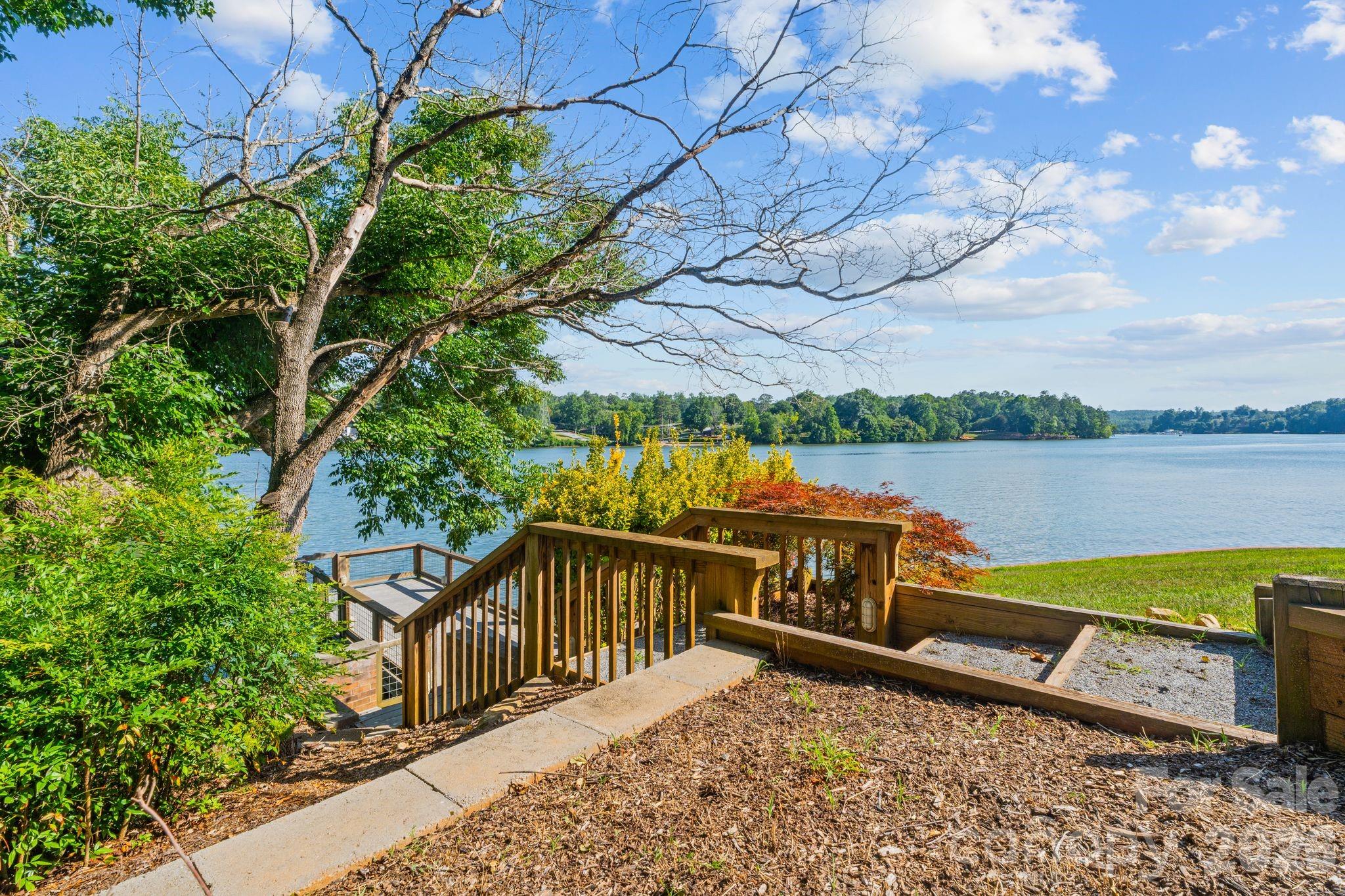 6296 Southlake Drive, Hickory, photo 3 of 8