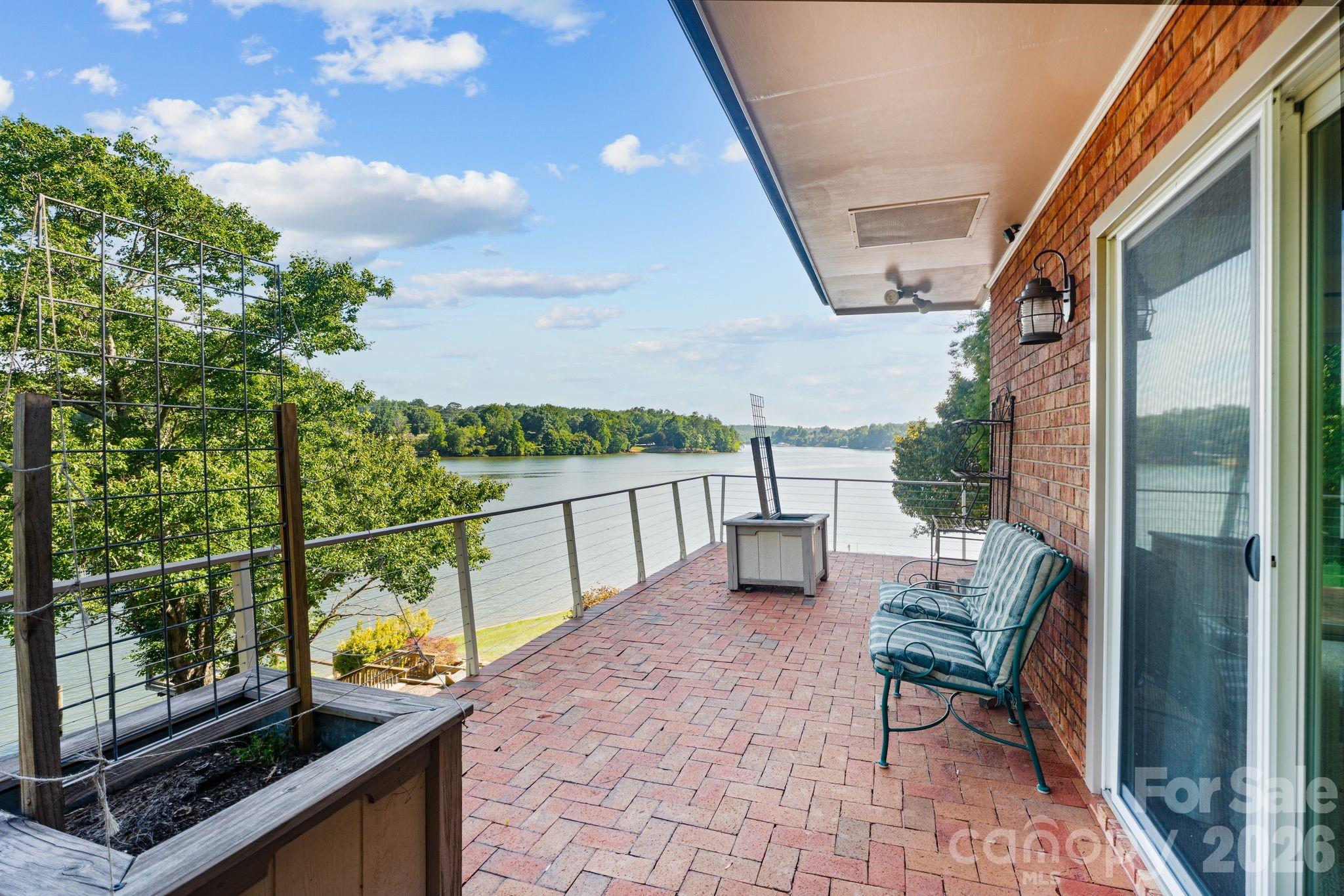 6296 Southlake Drive, Hickory, photo 4 of 8