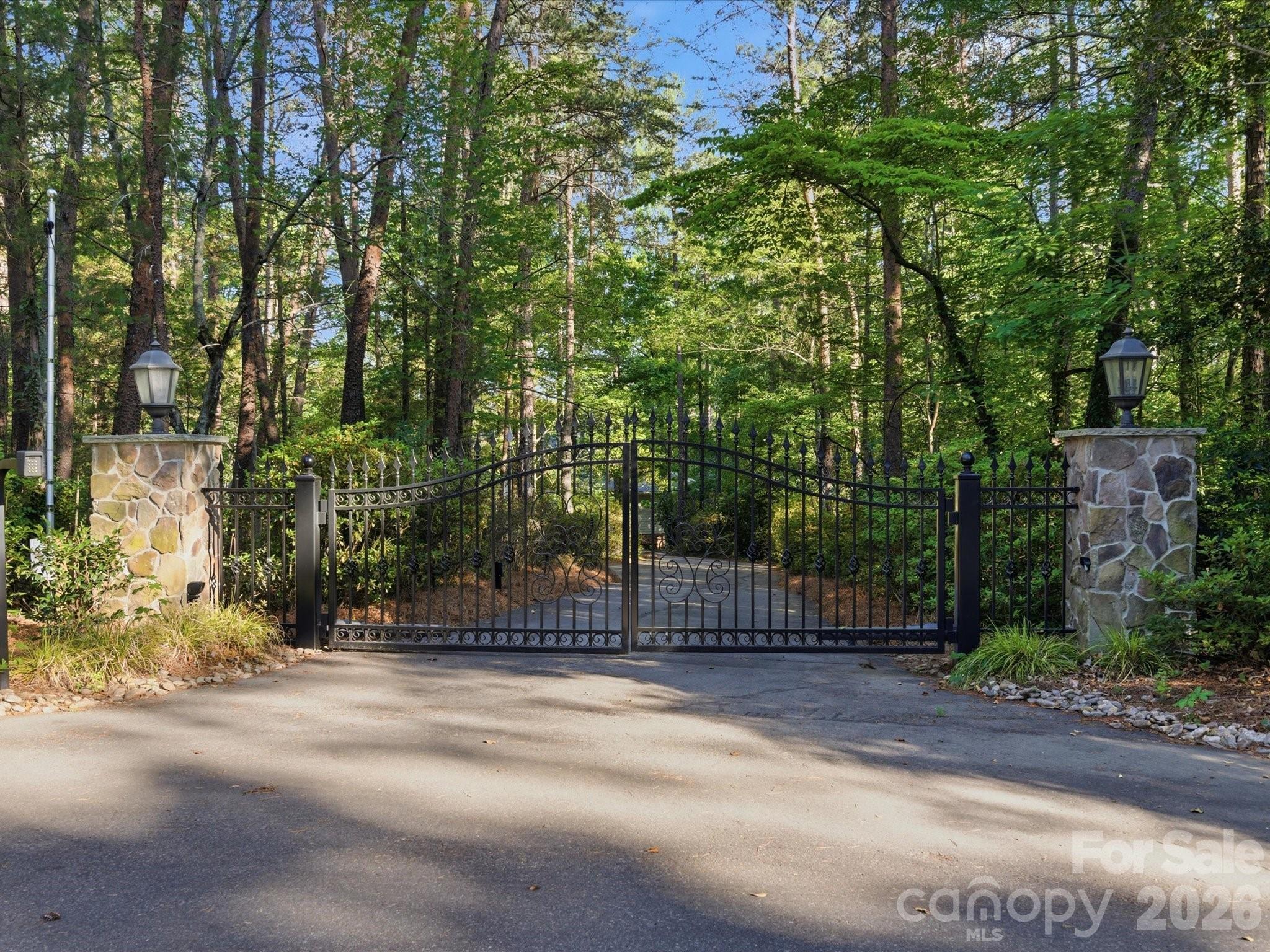 115 Forest Cliff Court Ne, Concord, photo 5 of 8