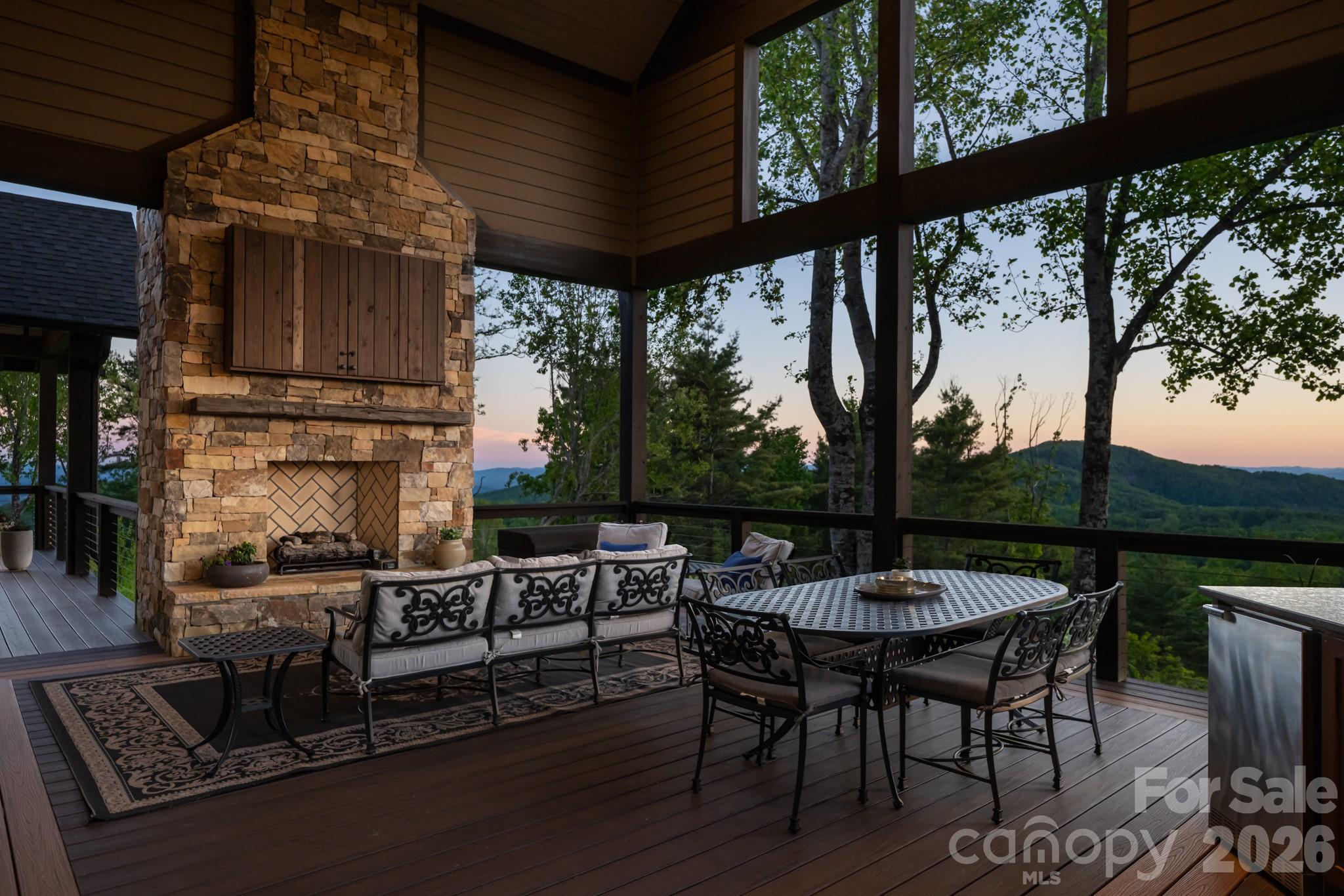 31 Bear Tree Court, Hendersonville, photo 4 of 8