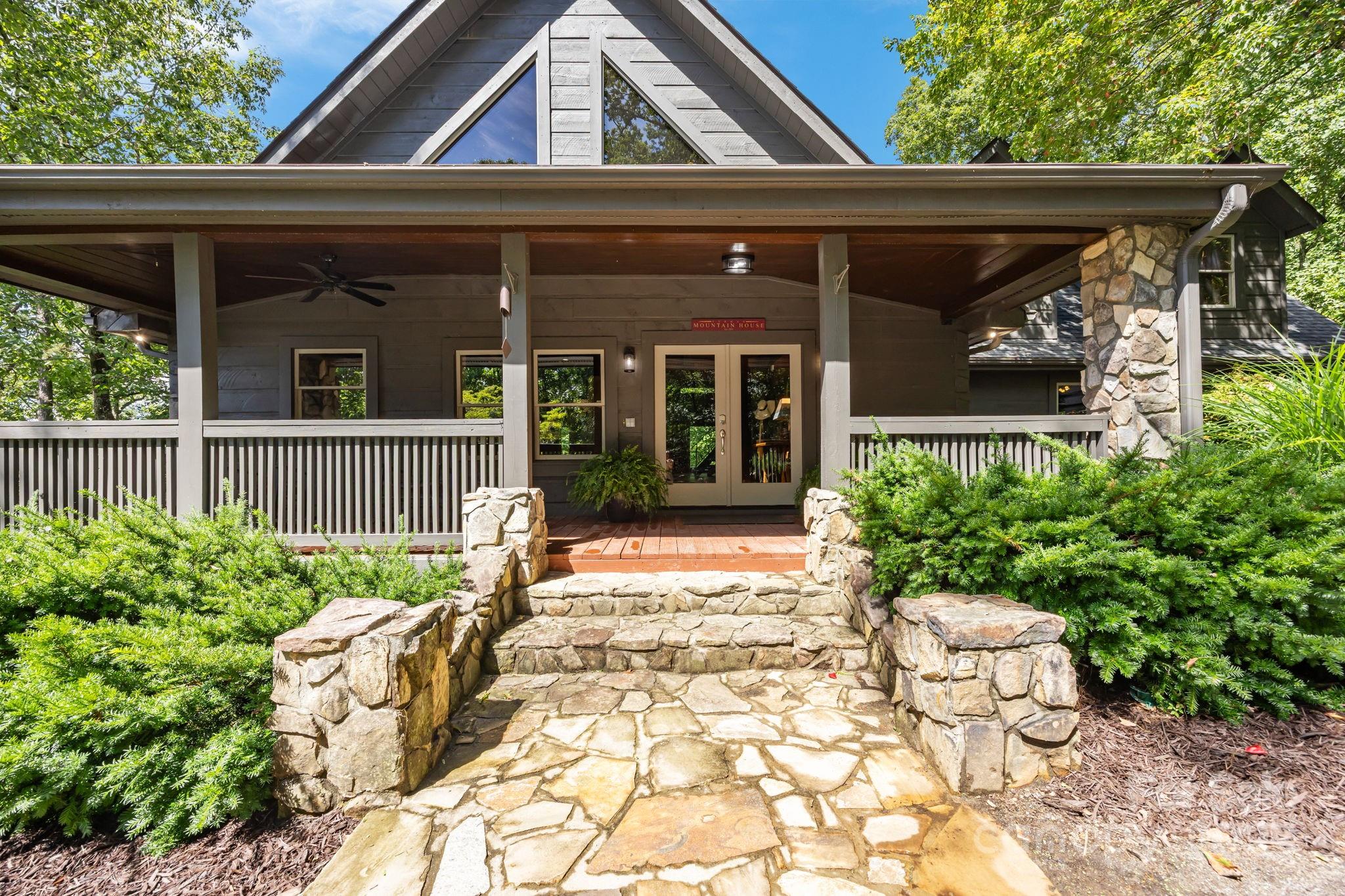 670 Barber Road, Zirconia, photo 3 of 8