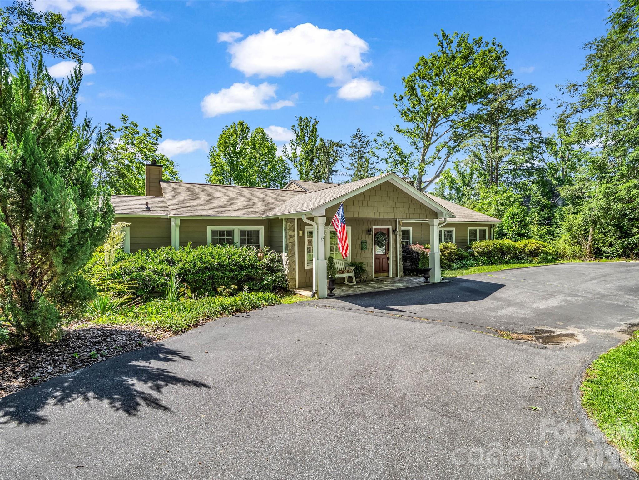 52 Forest Road, Asheville, photo 2 of 8