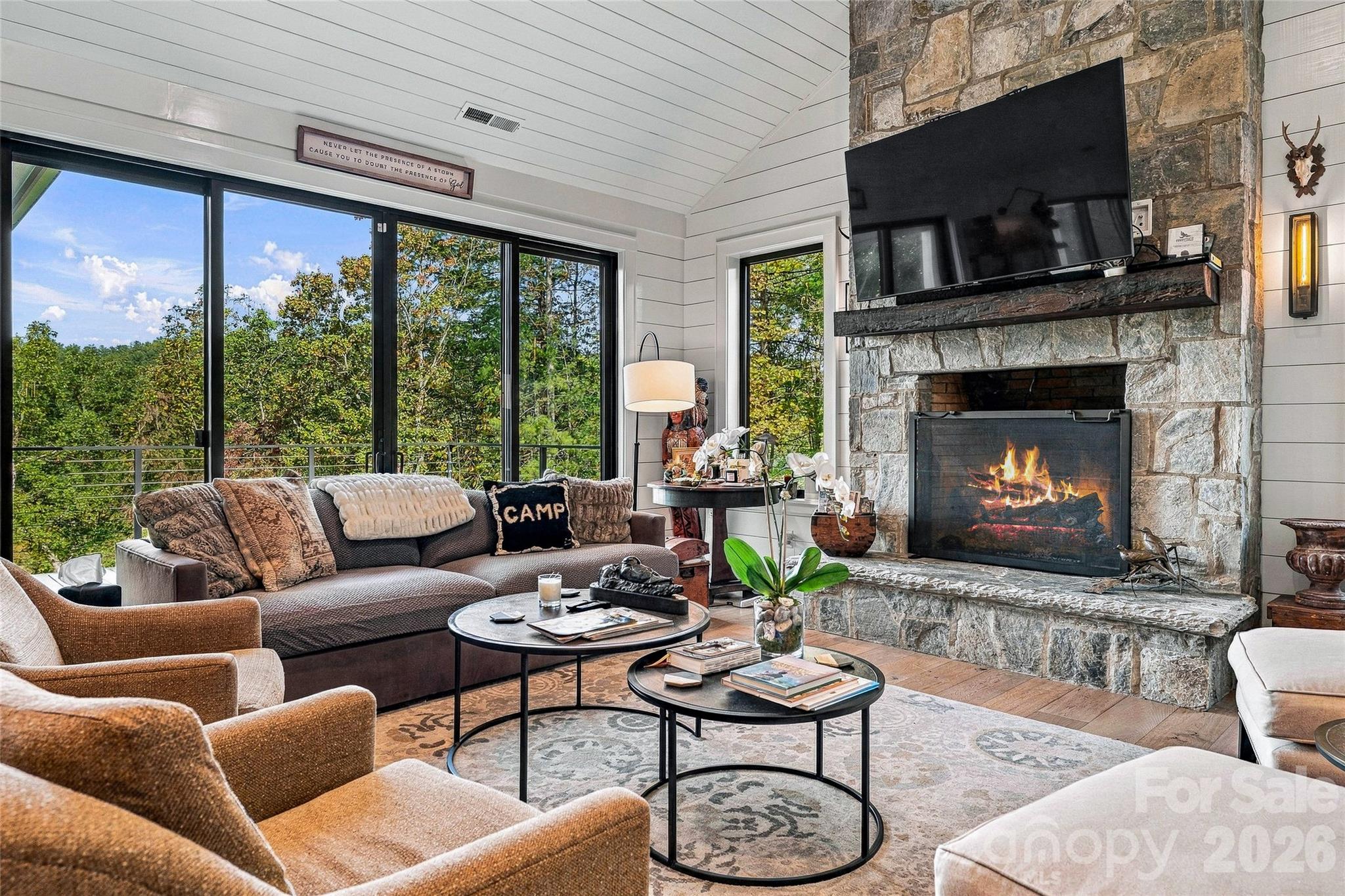 108 Wolf Shoals Drive, Hendersonville, photo 2 of 8