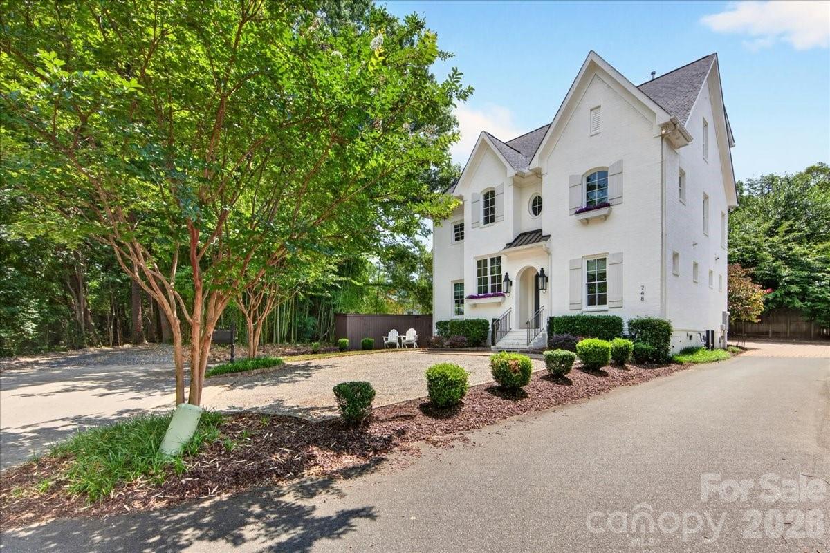 748 Ellsworth Road, Charlotte, photo 4 of 8