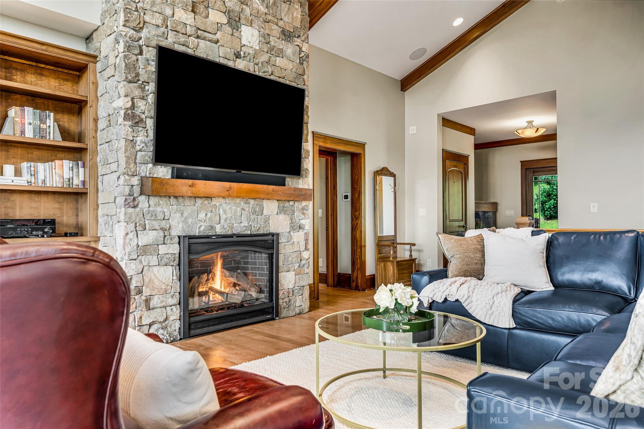 320 Summerset Drive, Hendersonville, photo 7 of 8