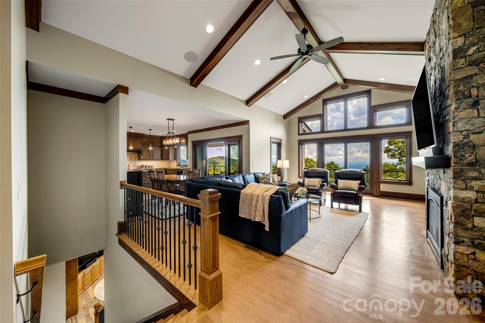 320 Summerset Drive, Hendersonville, photo 4 of 8