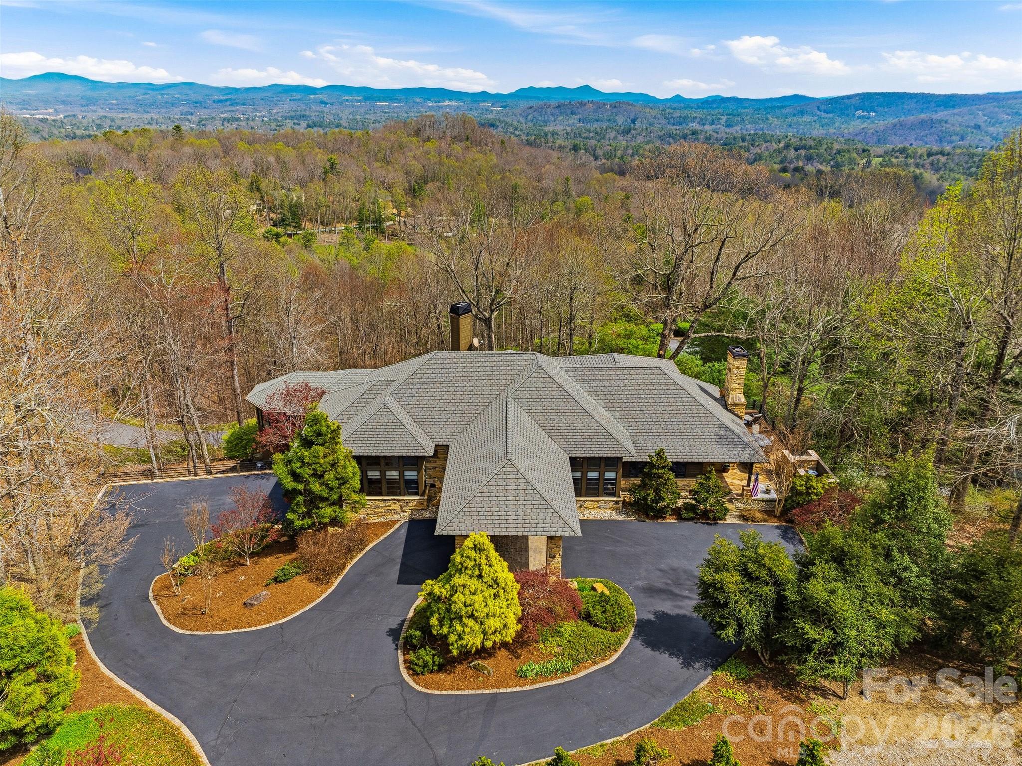 1000 Mcfarlane Way, Hendersonville, photo 2 of 8