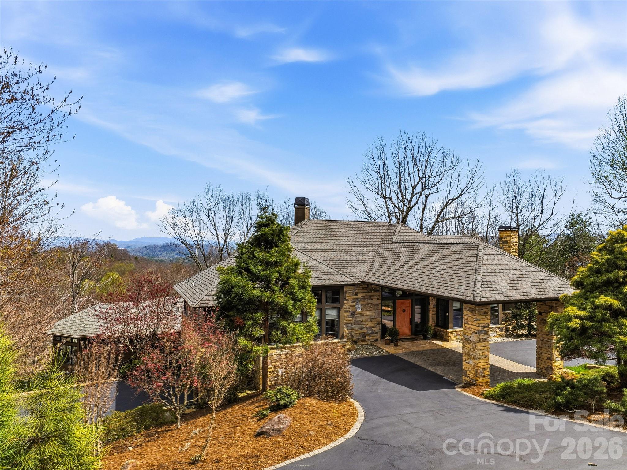 1000 Mcfarlane Way, Hendersonville, photo 1 of 8