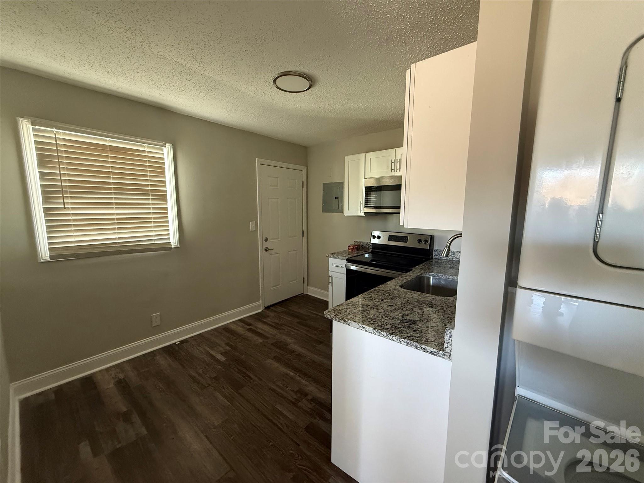 2213 Alma Court, Charlotte, photo 7 of 8