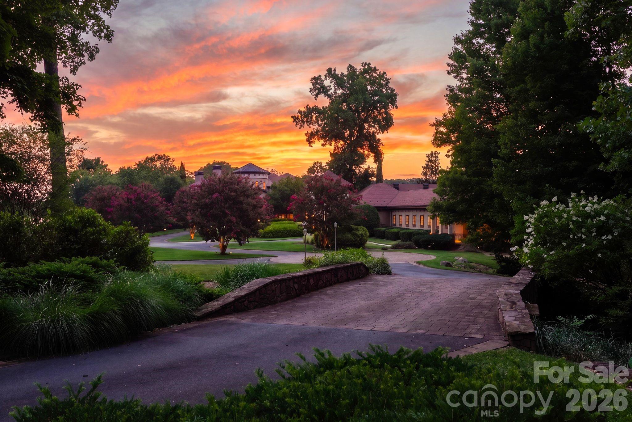 139 Hollen Lane, Mooresville, photo 3 of 8