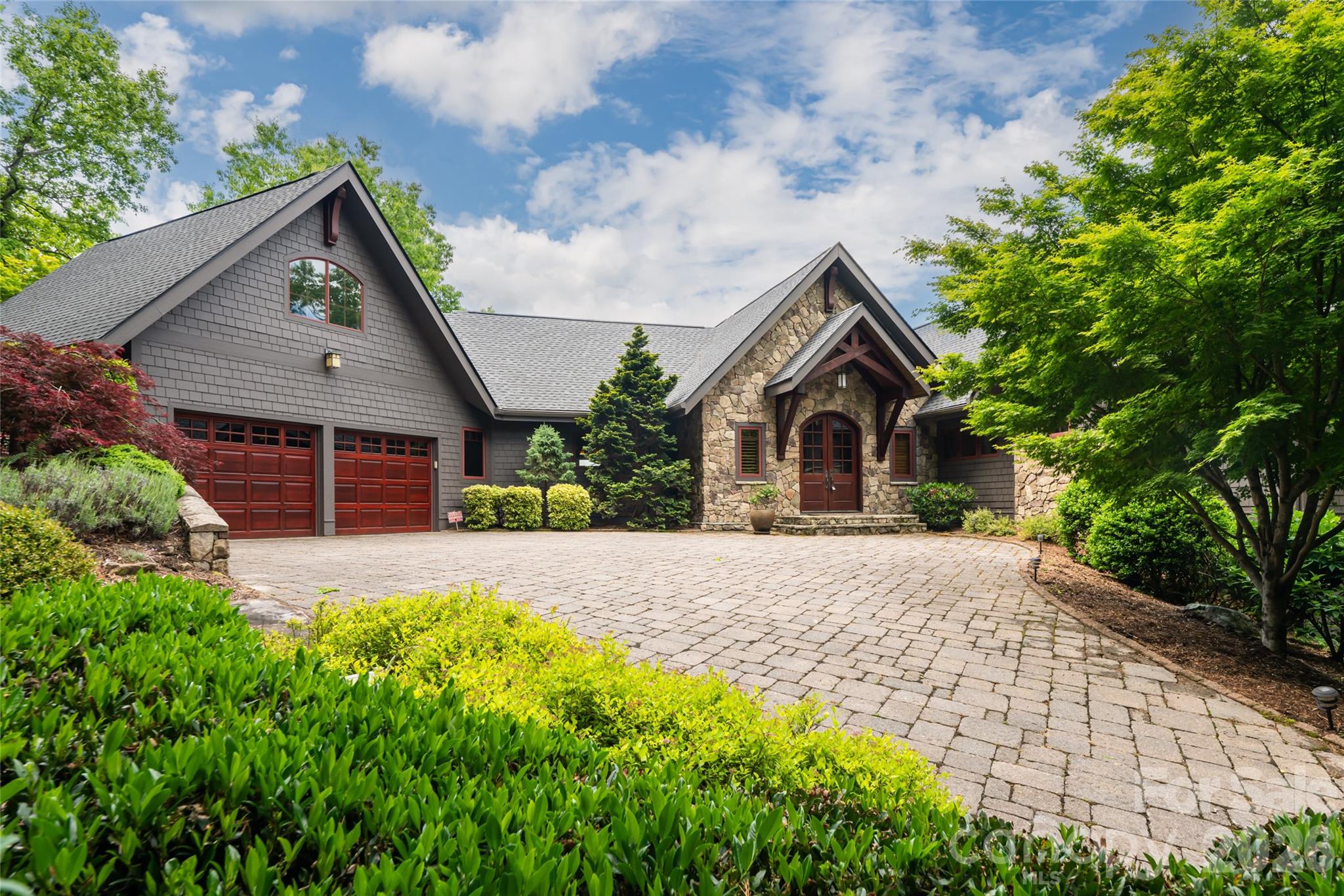 211 Boulder Ridge Drive, Hendersonville, photo 1 of 8
