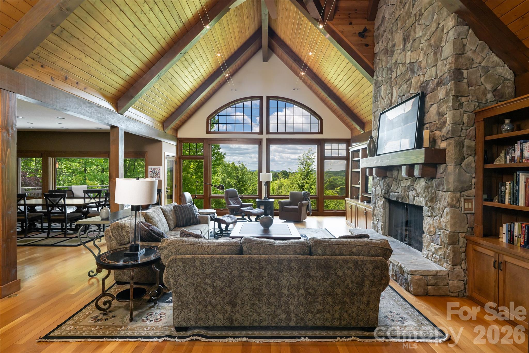 211 Boulder Ridge Drive, Hendersonville, photo 2 of 8