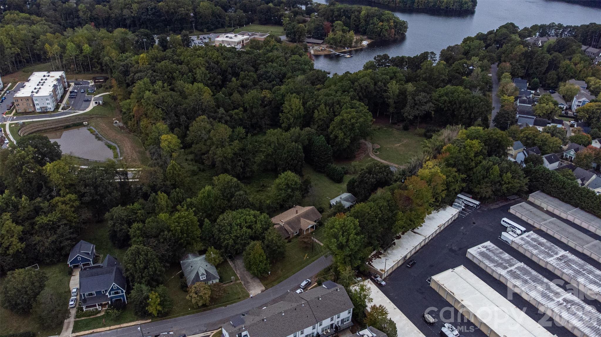 335 Catawba Avenue, Davidson, photo 2 of 8