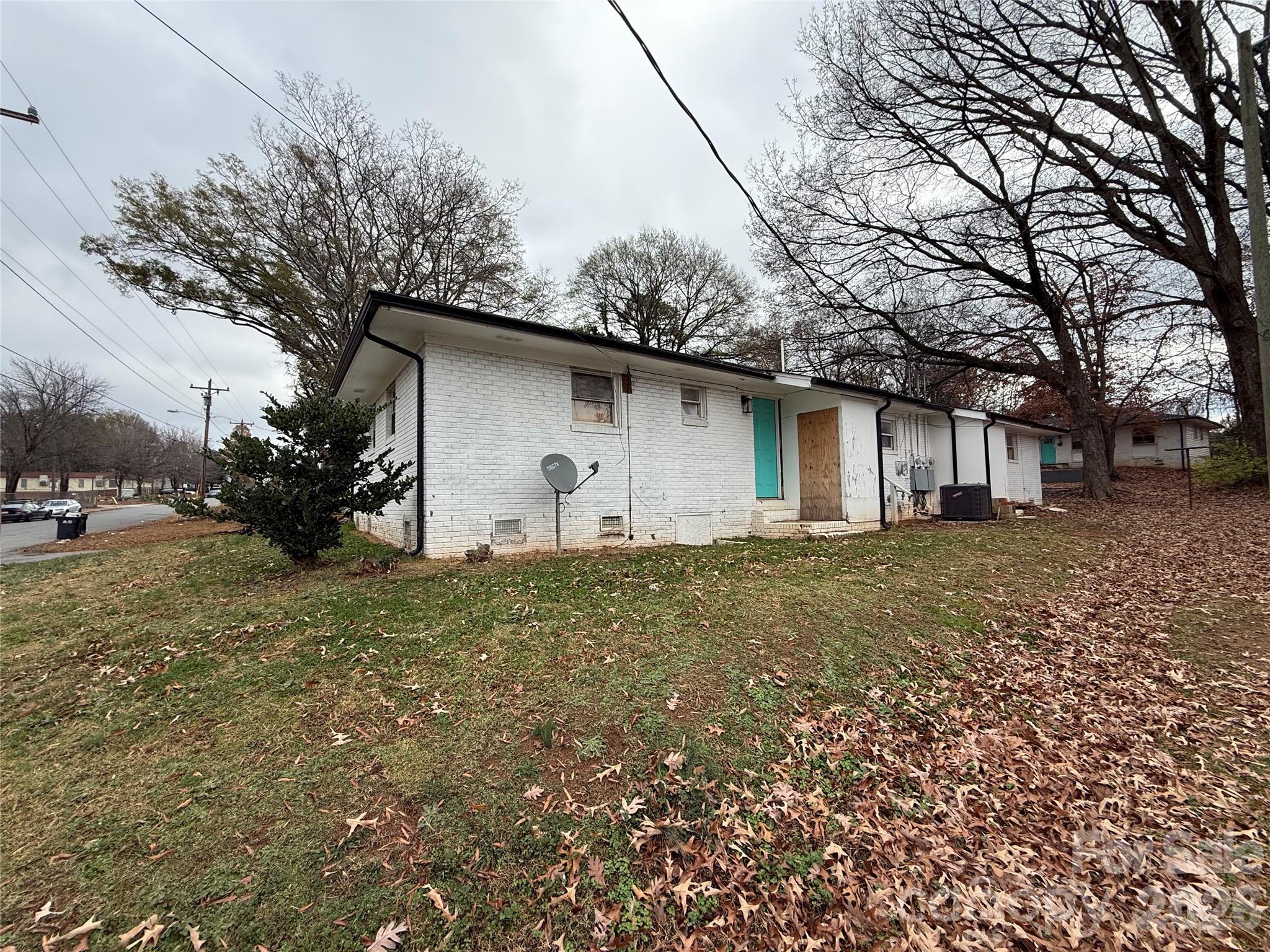 2427 Carmine Street, Charlotte, photo 5 of 8