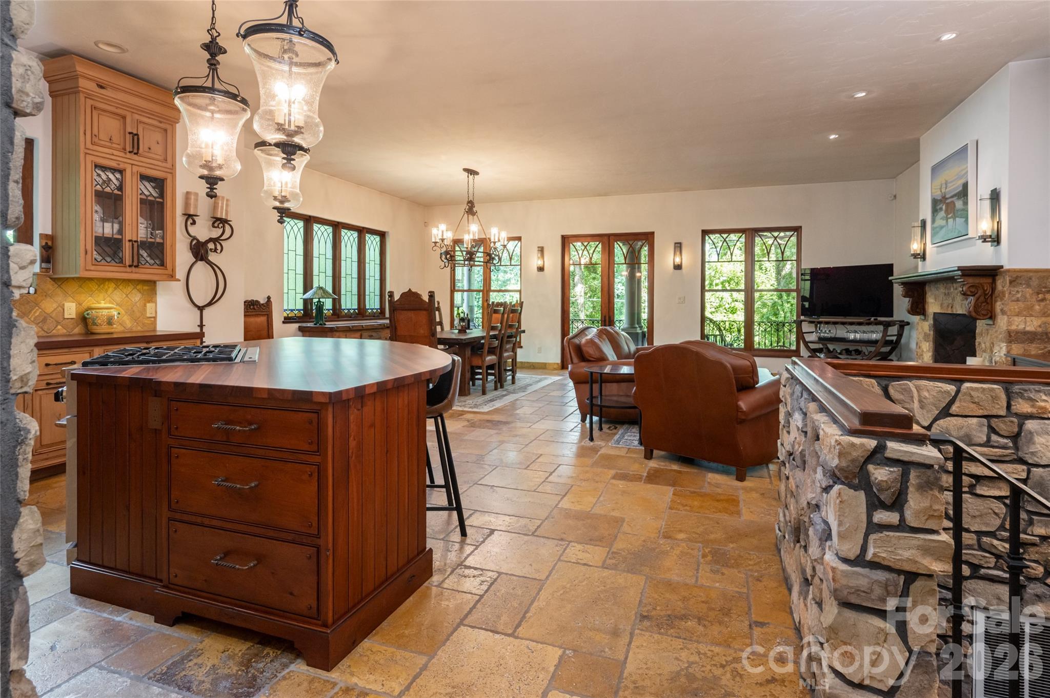 18 Woodlink Road, Asheville, photo 2 of 8