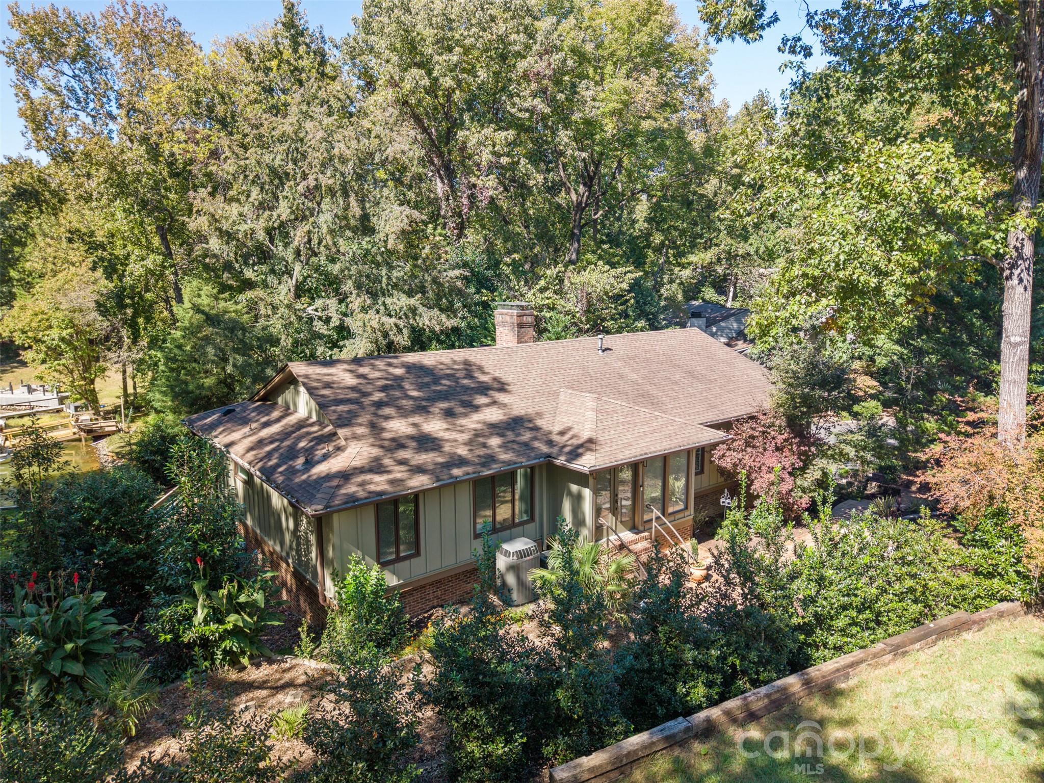 4 Thornwood Lane, Lake Wylie, photo 2 of 8