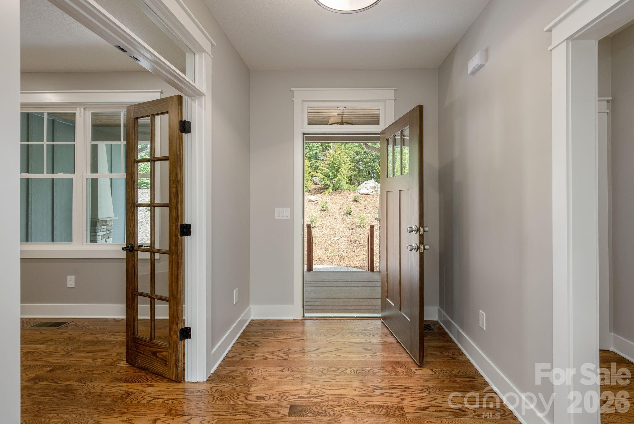 634 Hollybrook Drive, Flat Rock, photo 4 of 8