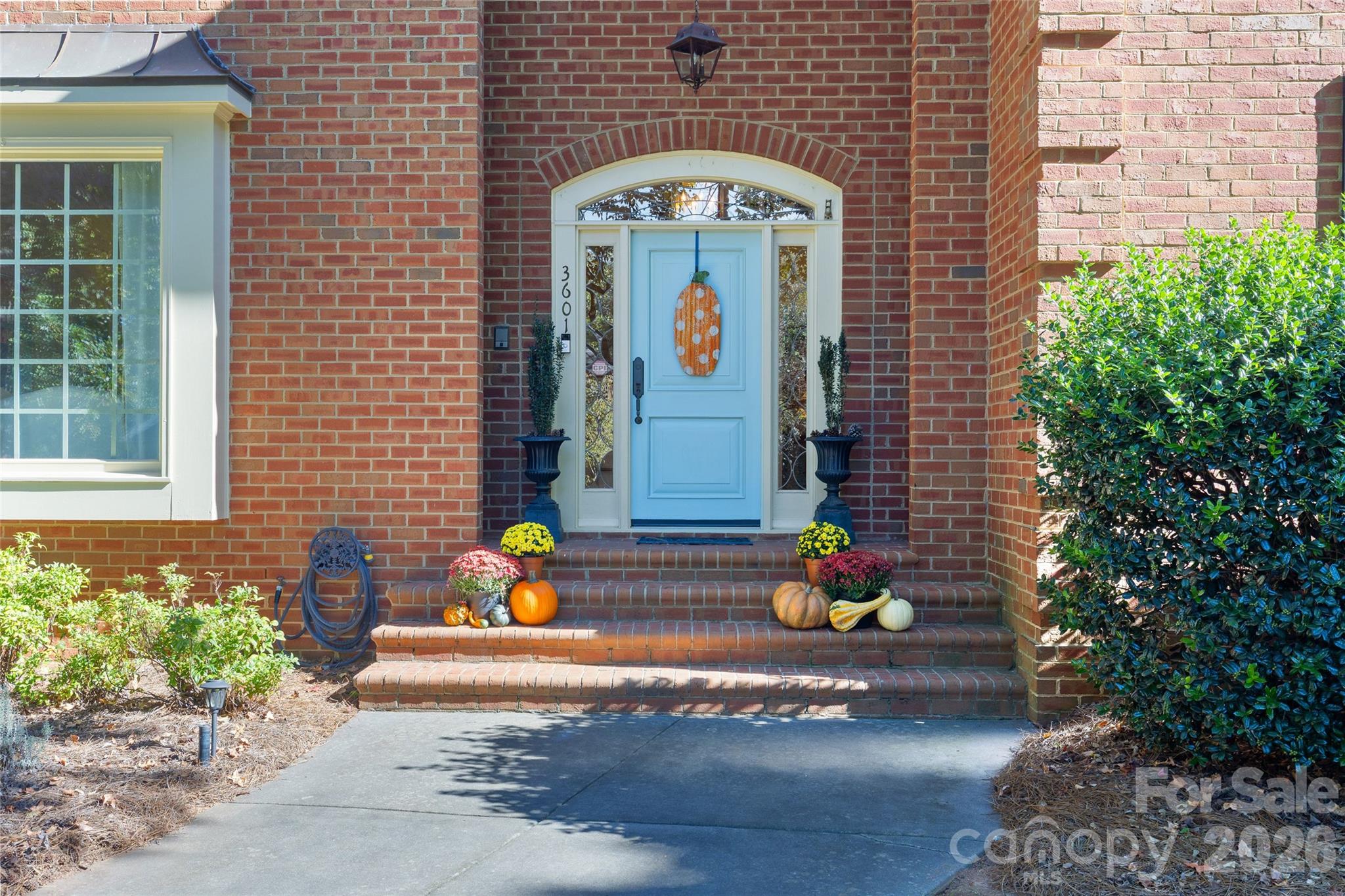 3601 Castellaine Drive, Charlotte, photo 2 of 8