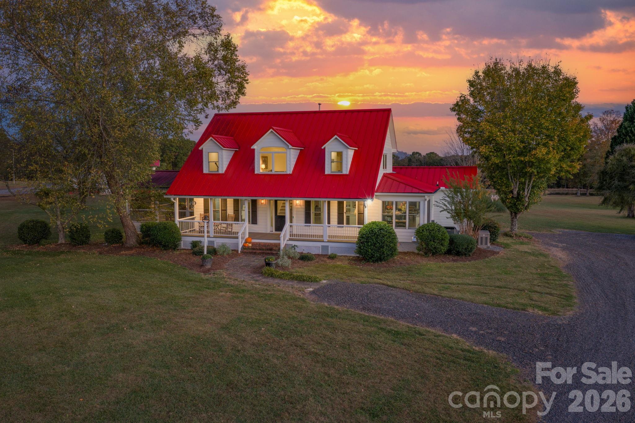 1260 Beaver Island Trail Road, Walnut Cove, photo 4 of 8