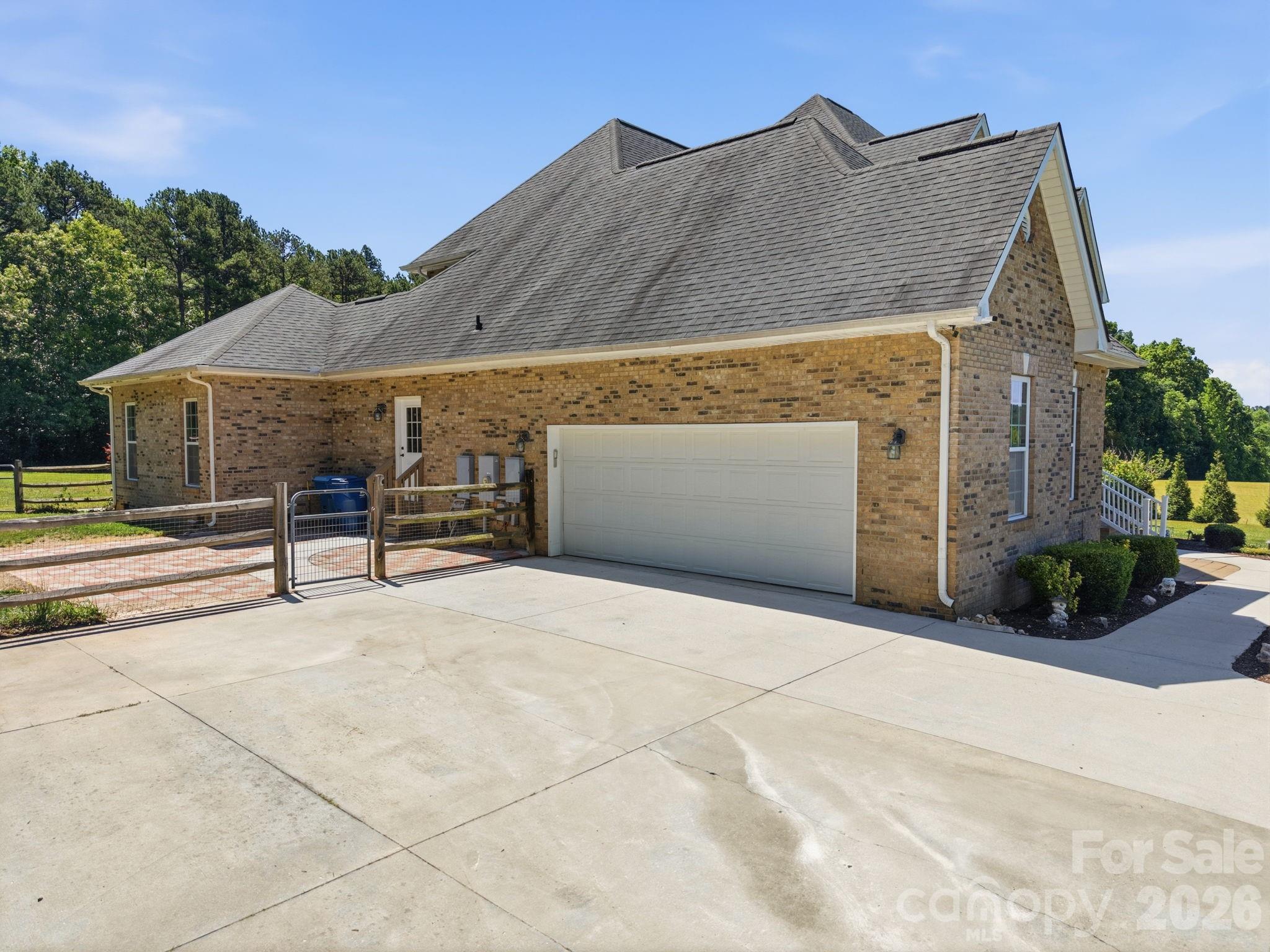 1434 Steeplechase Drive, Mount Pleasant, photo 5 of 8