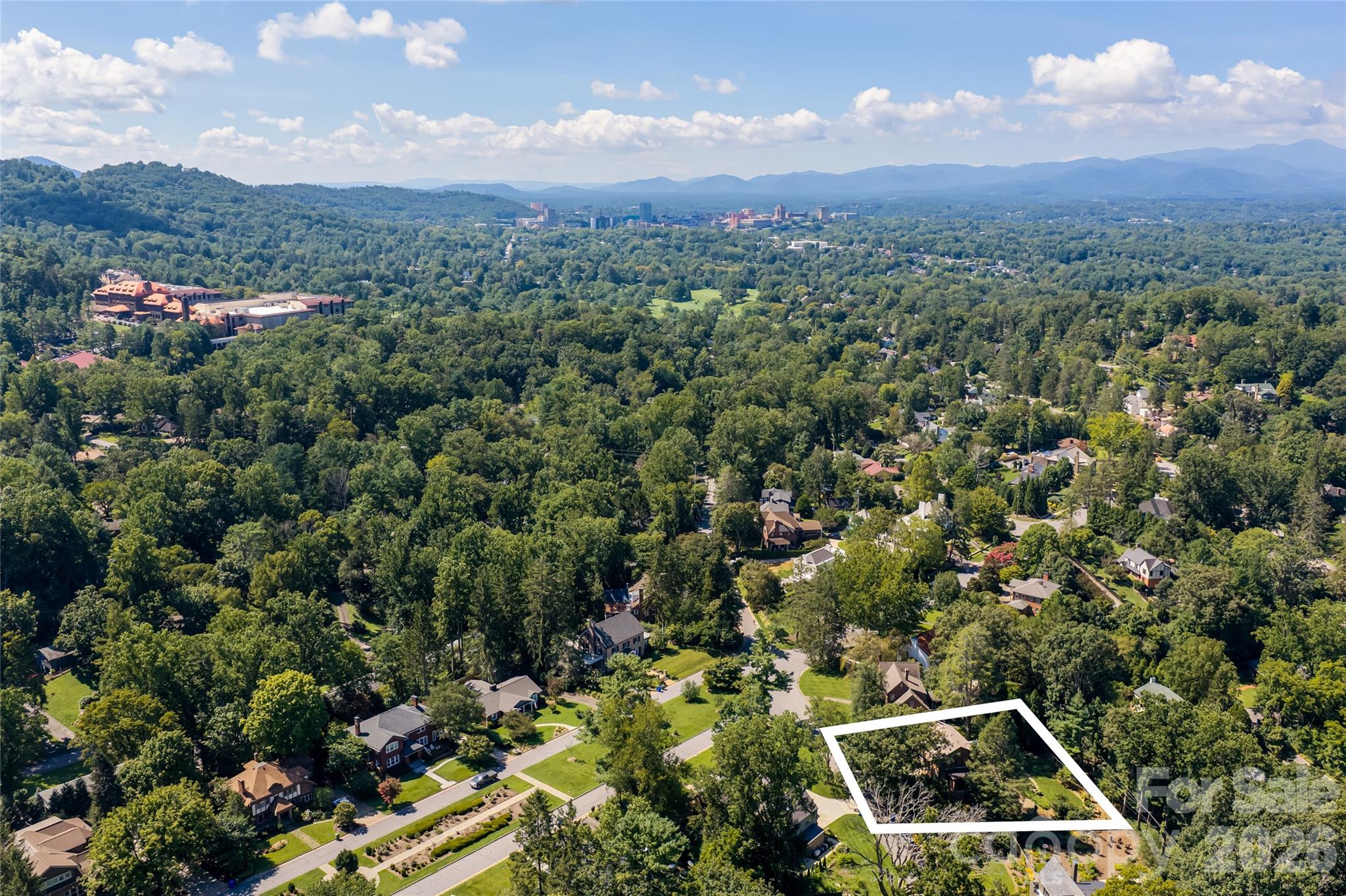 17 Lynwood Road, Asheville, photo 3 of 8