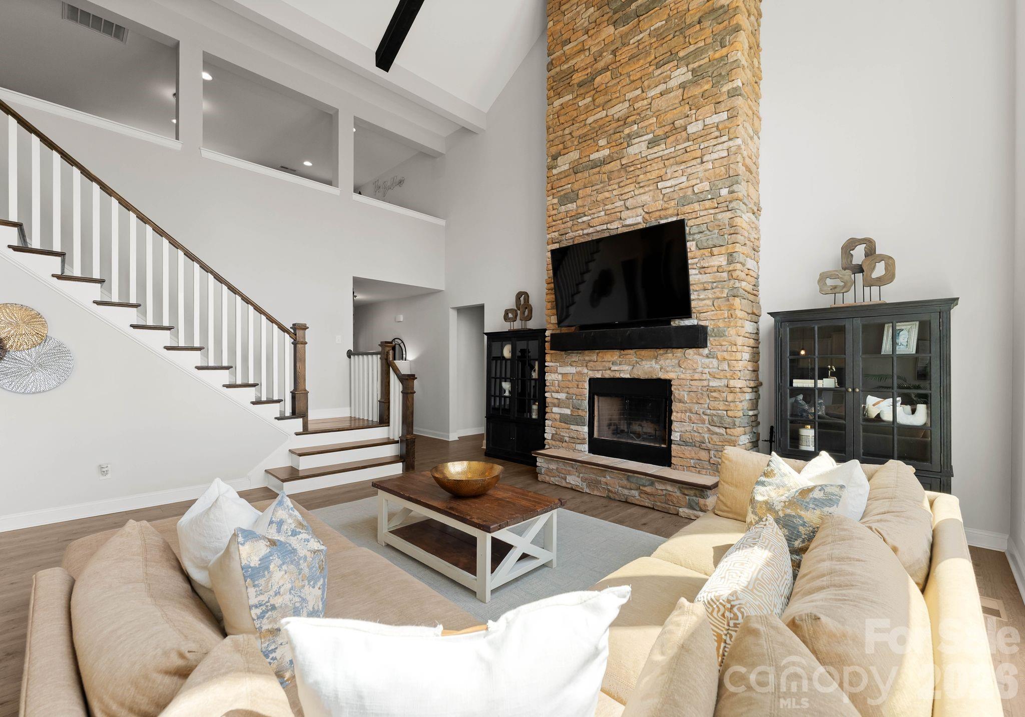 13701 Petworth Court, Charlotte, photo 4 of 8