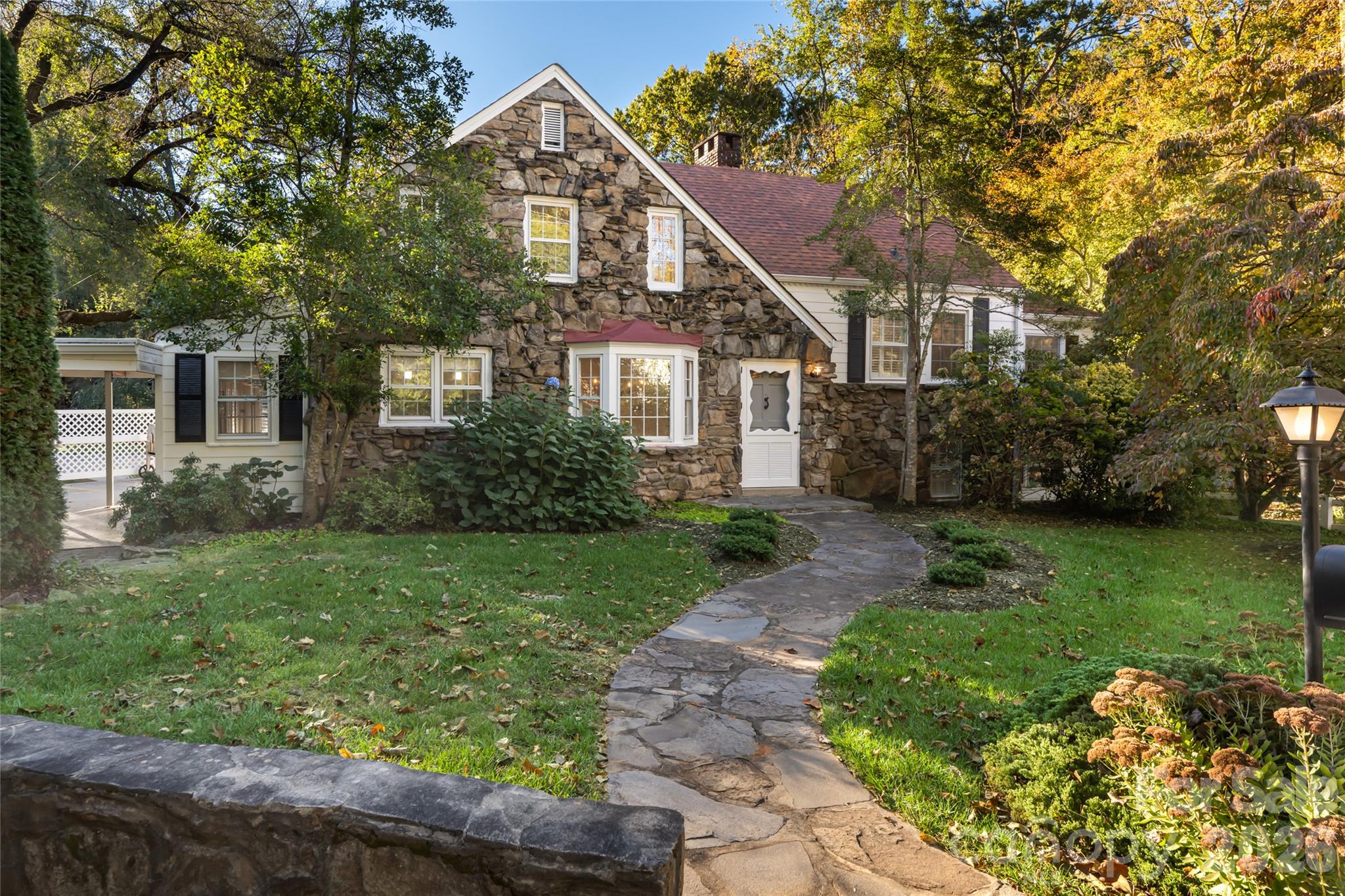 25 Blackwood Road, Asheville, photo 6 of 8