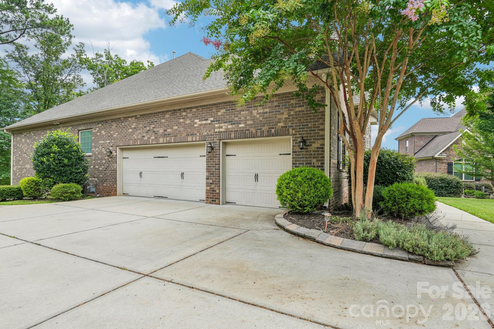 16521 Governors Club Court, Charlotte, photo 3 of 8