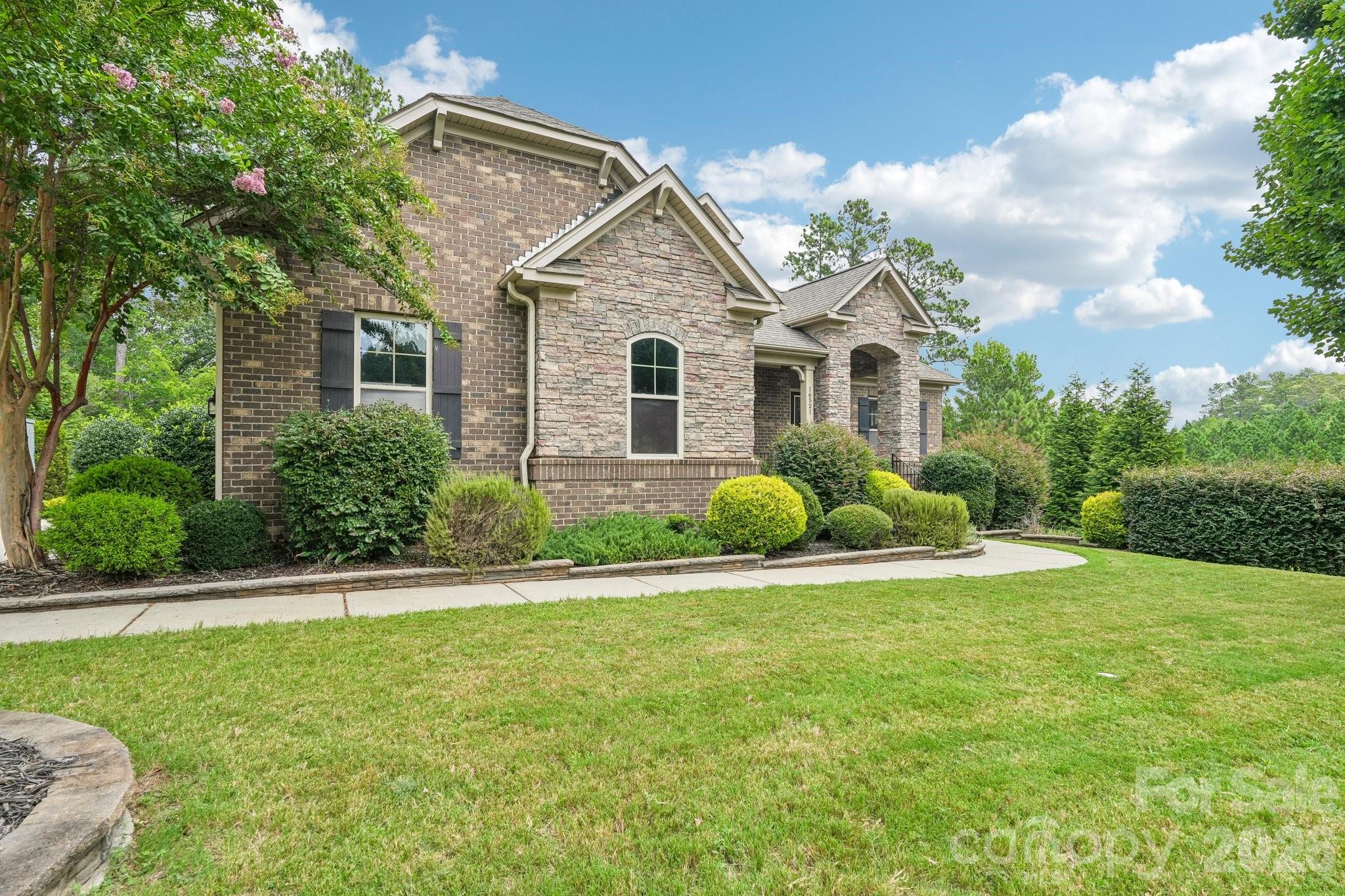 16521 Governors Club Court, Charlotte, photo 2 of 8