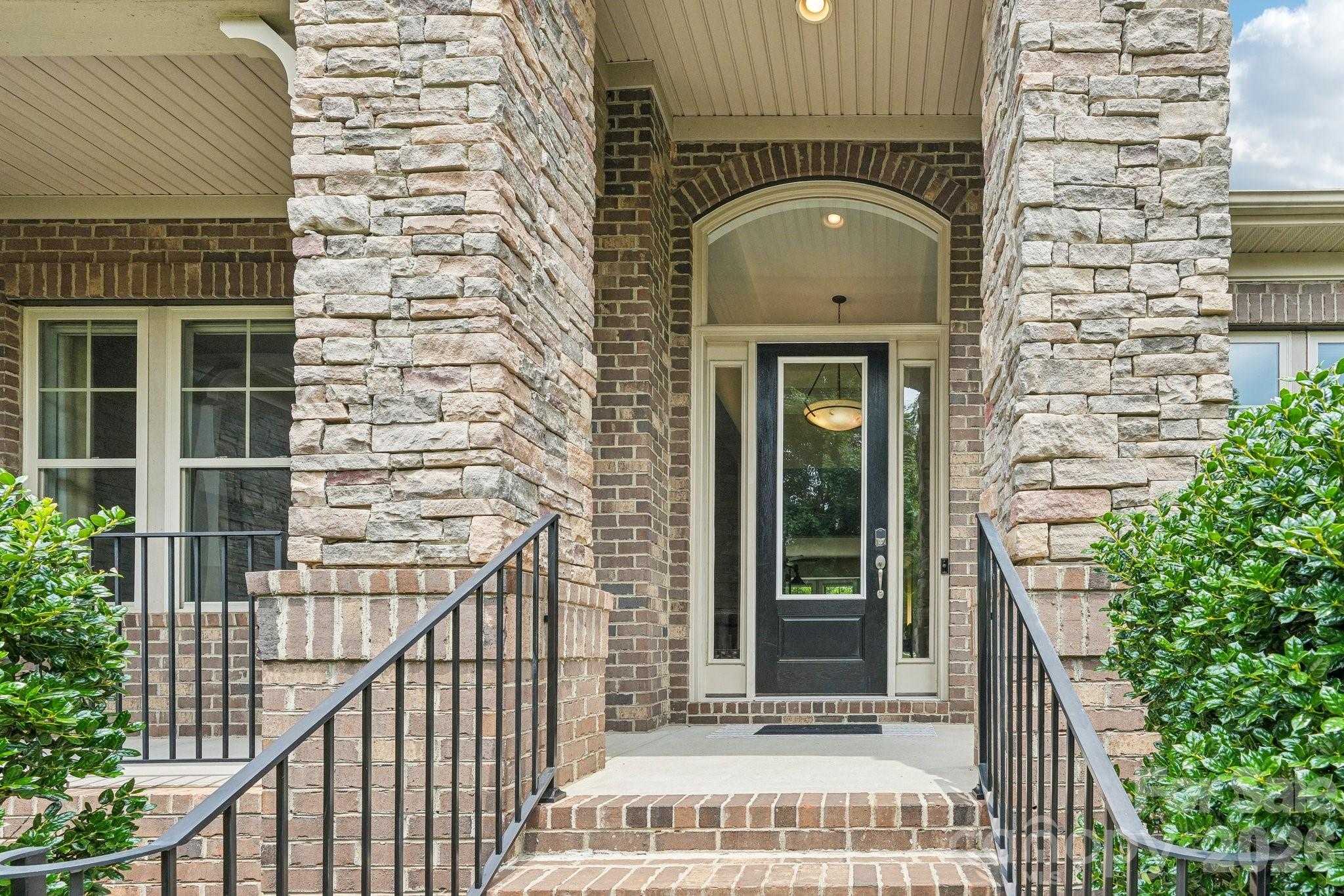 16521 Governors Club Court, Charlotte, photo 4 of 8