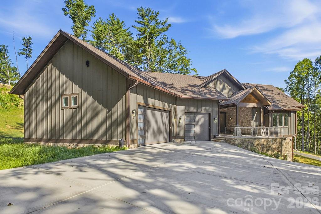 246 Northview Drive, Hendersonville, photo 3 of 8