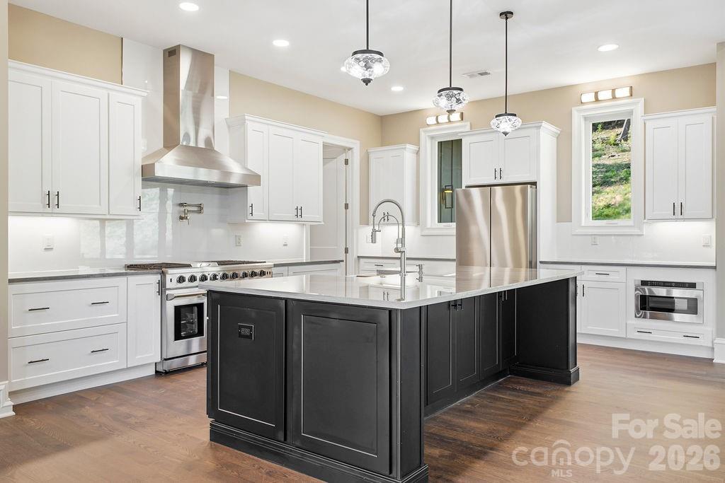 246 Northview Drive, Hendersonville, photo 6 of 8